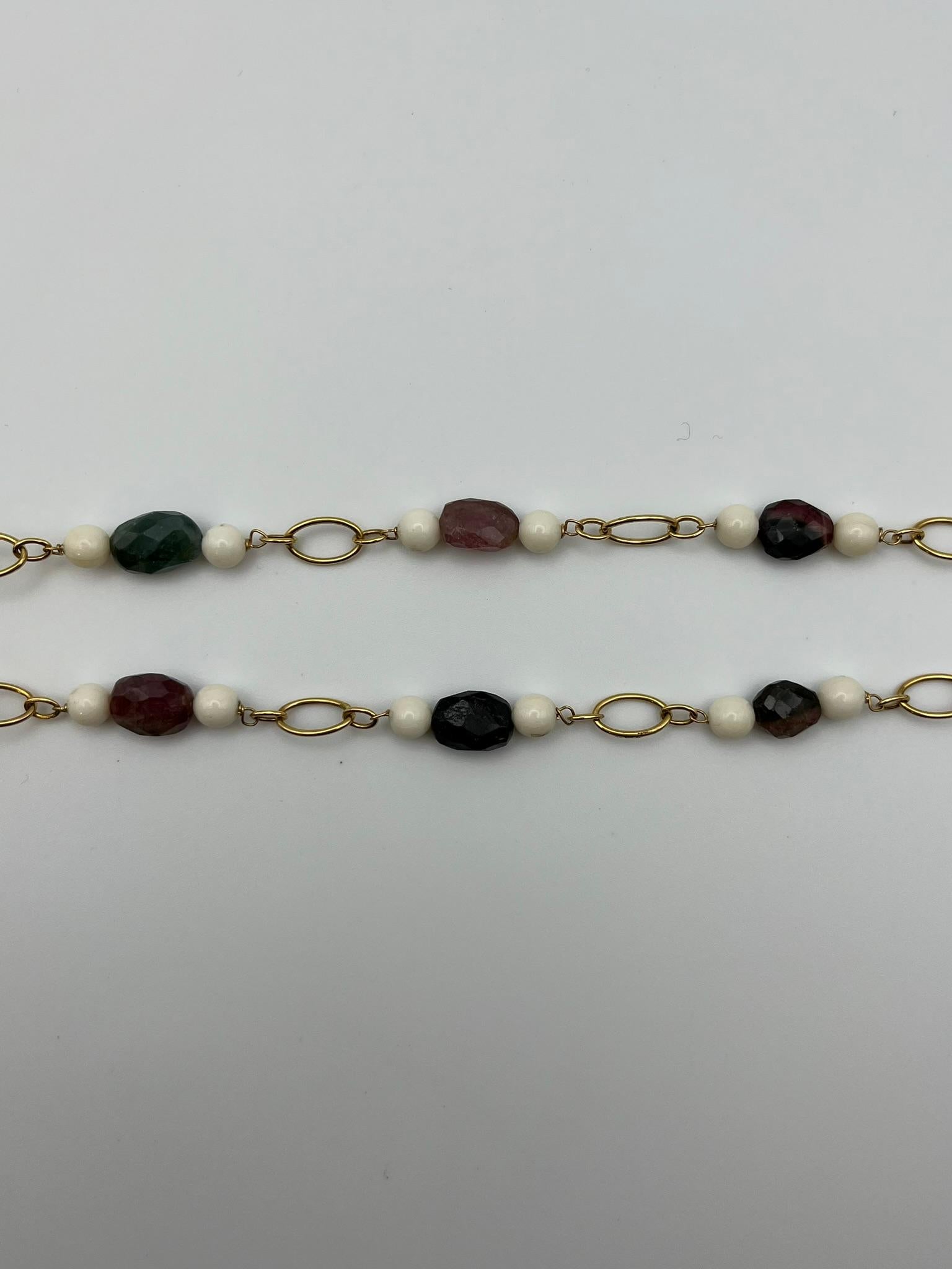 Collana con ciondolo in cameo Civetta con tormaline e agate montata in oro 18 kt in vendita 2