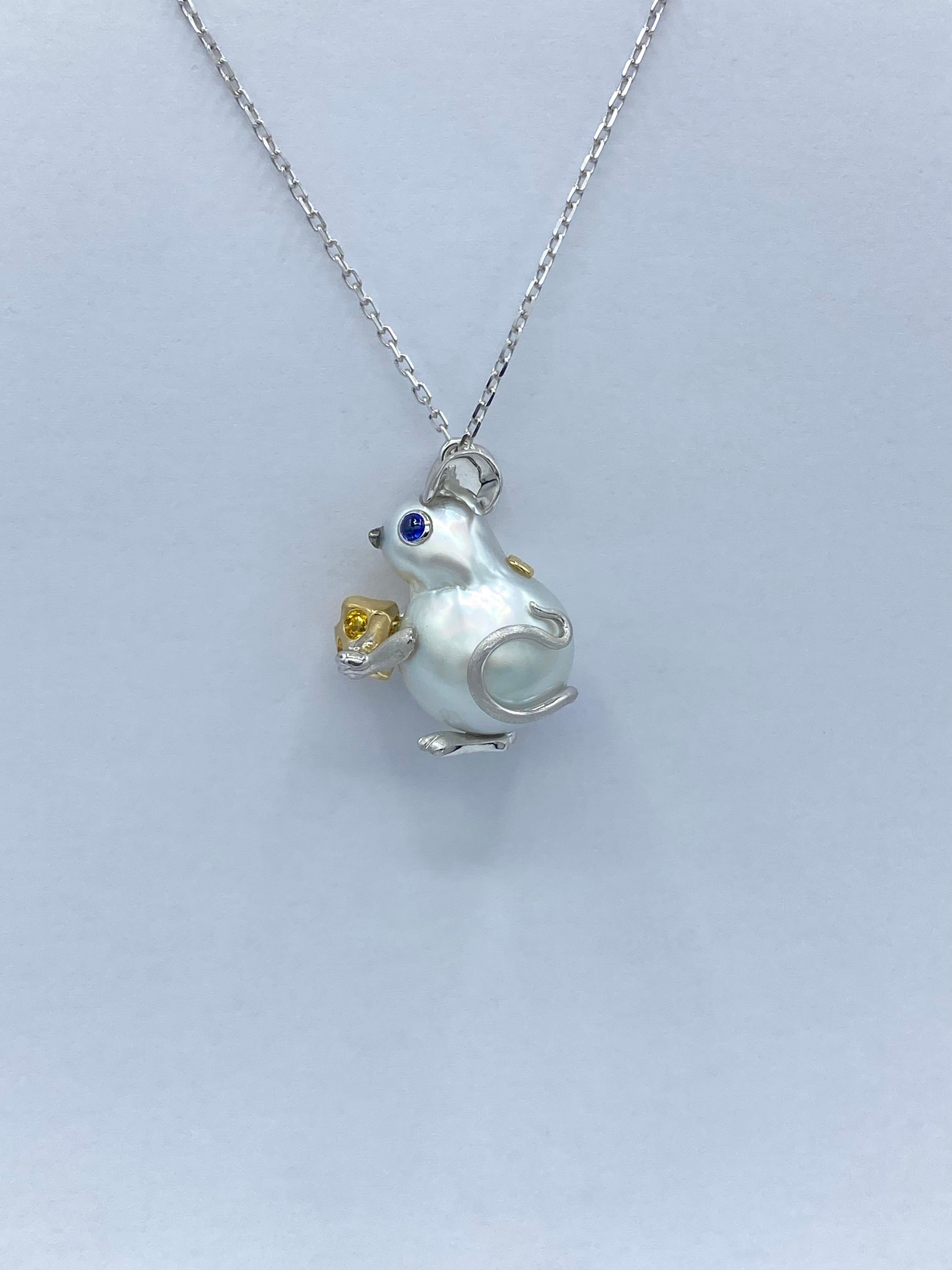 Collana con ciondolo topolino in oro 18Kt perla Australiana e zaffiri in vendita 4