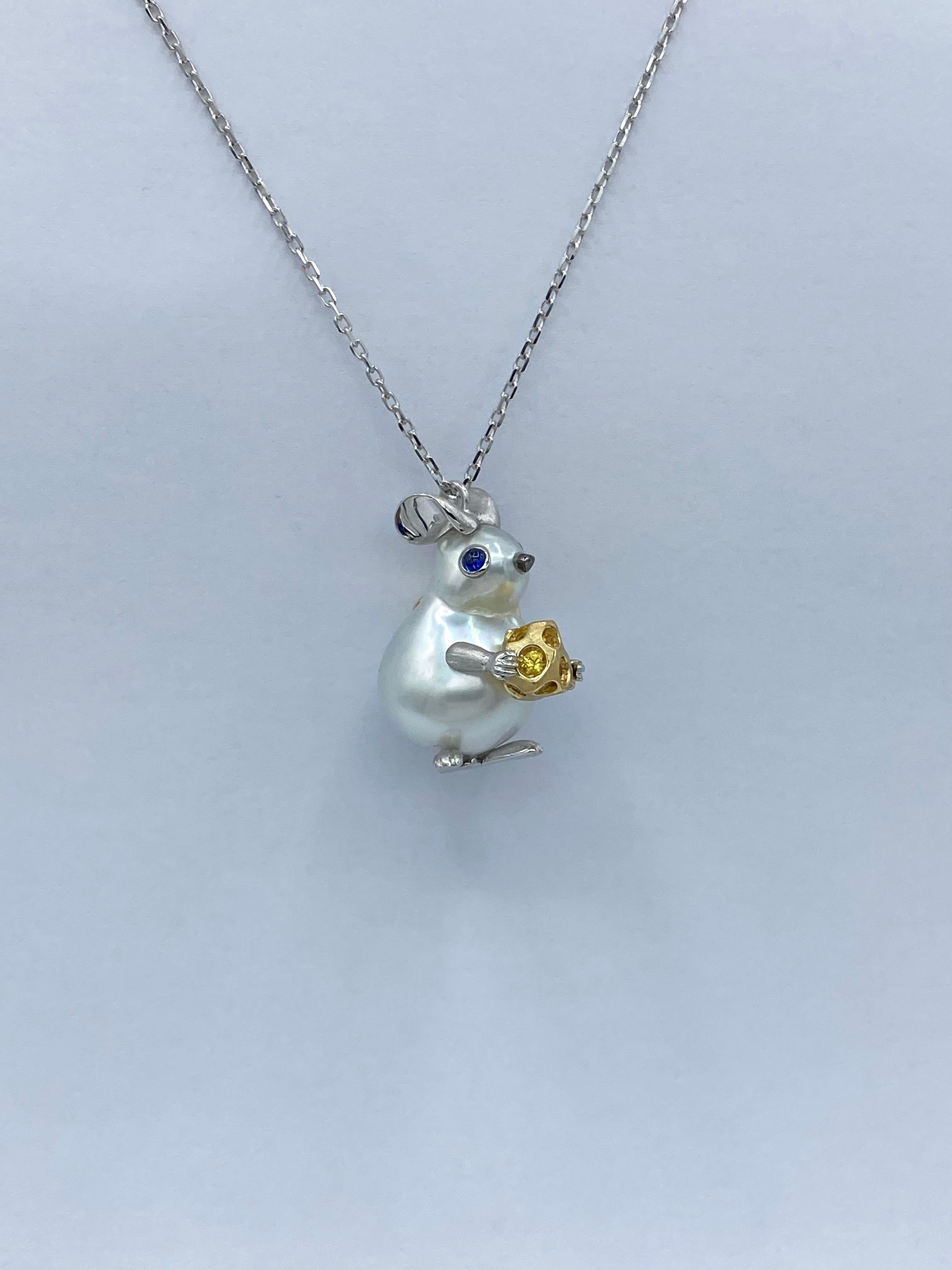 Collana con ciondolo topolino in oro 18Kt perla Australiana e zaffiri in vendita 5