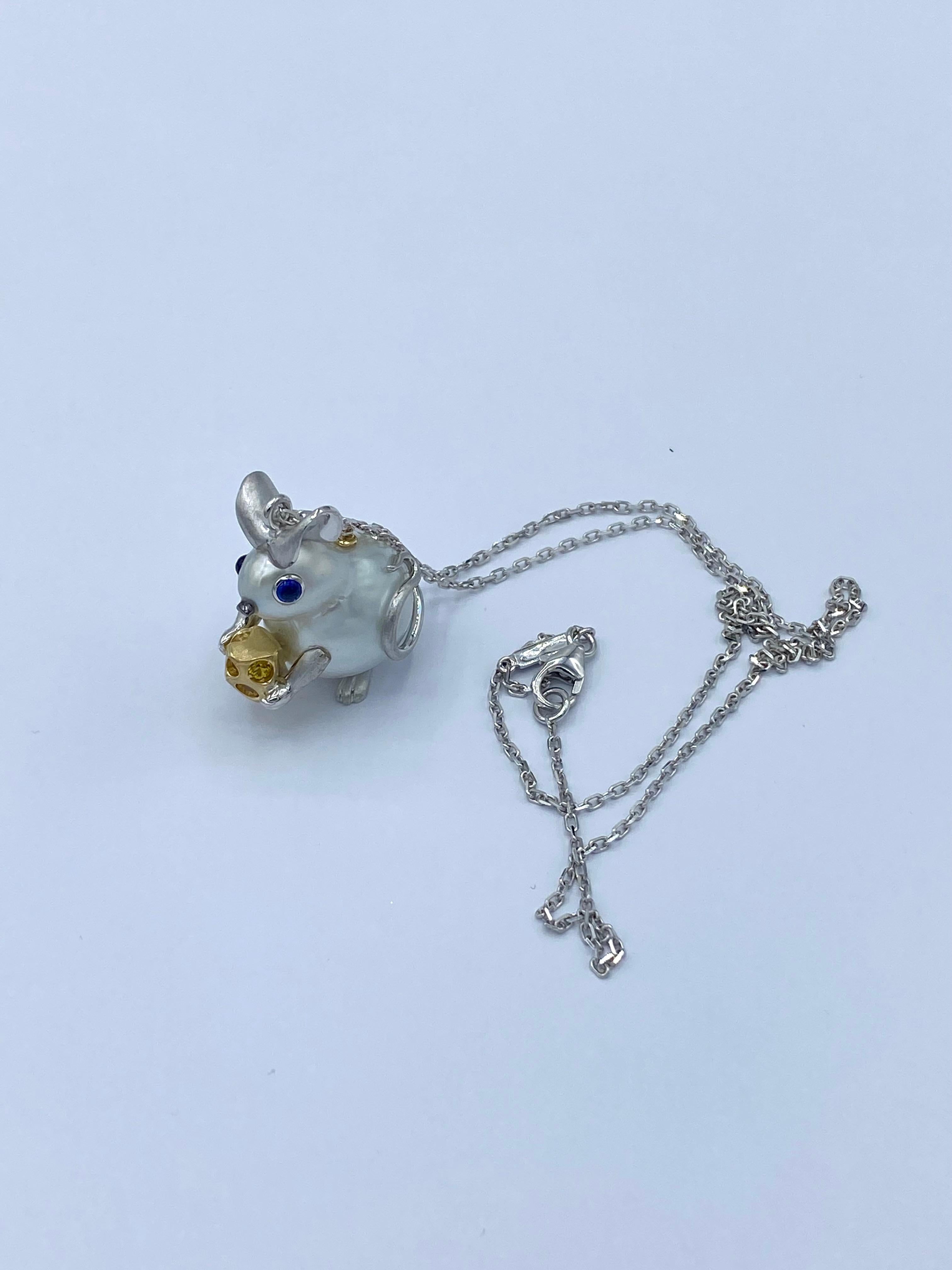 Collana con ciondolo topolino in oro 18Kt perla Australiana e zaffiri In condizioni Nuovo in vendita a Bussolengo, Verona