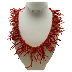 Mediterranean branch coral necklace with 18 kt gold clasp.