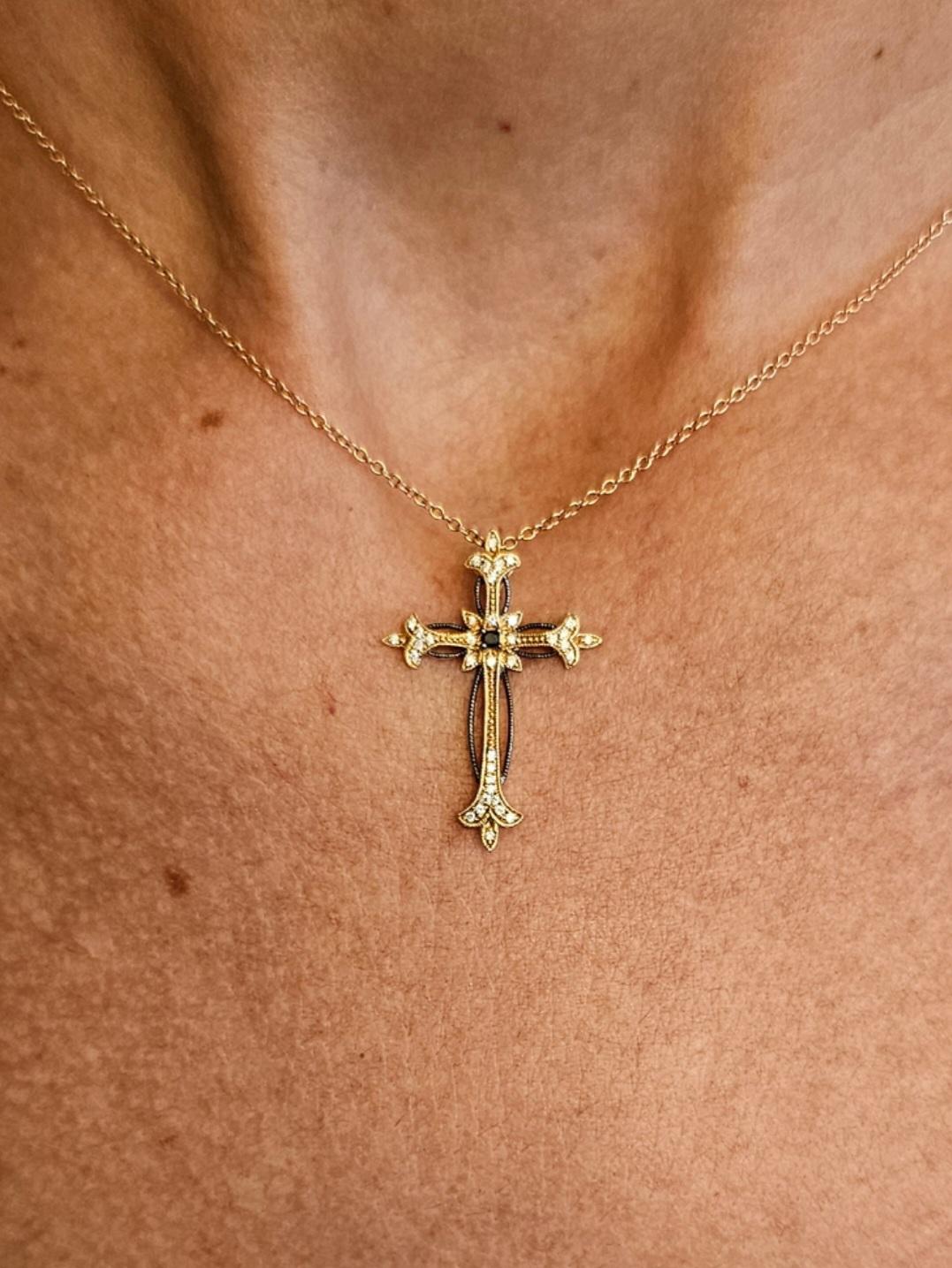Collana con Pendente a Croce Gotica en Oro Rosa, Diamanti et Diamante nero en vente 1
