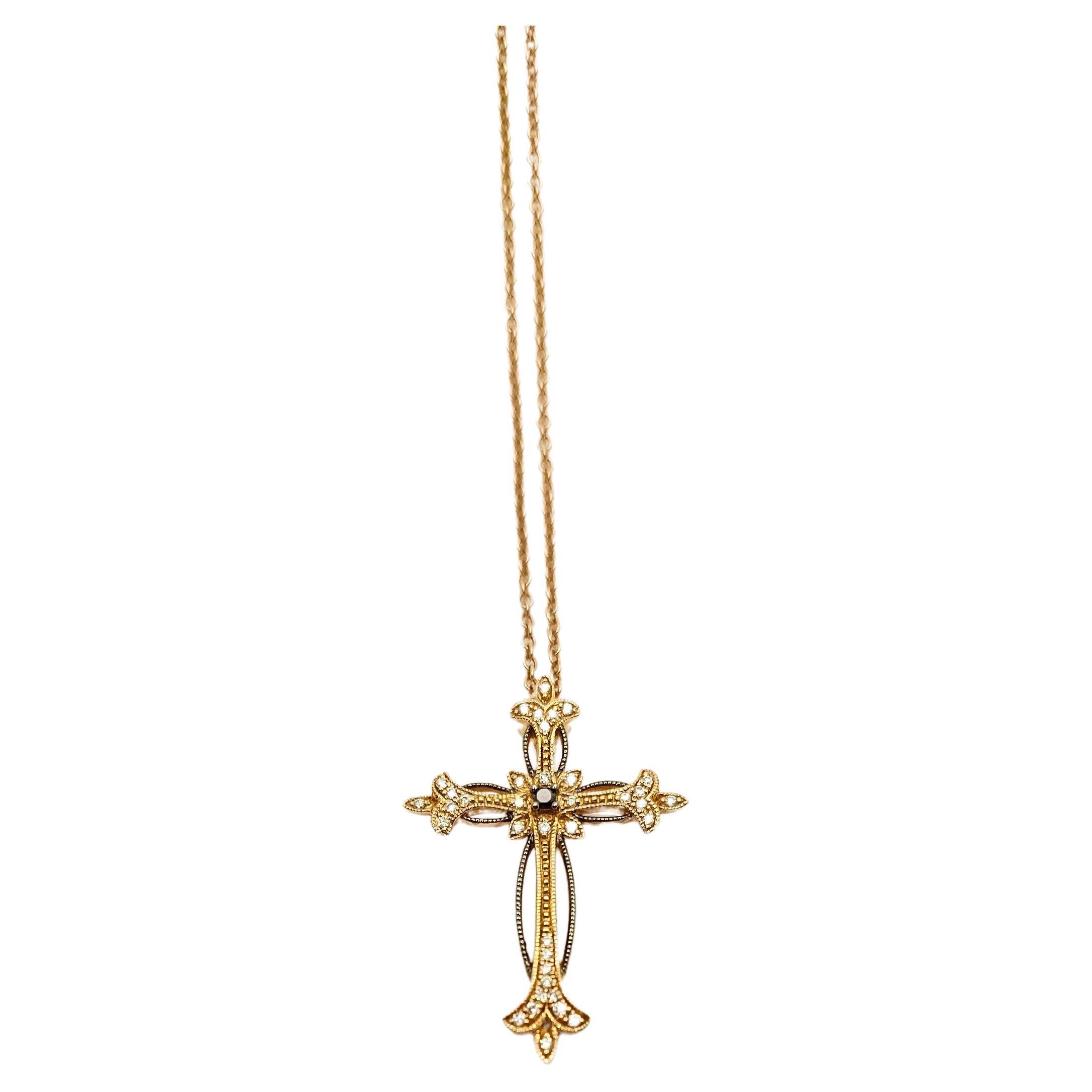 Collana con Pendente a Croce Gotica en Oro Rosa, Diamanti et Diamante nero en vente