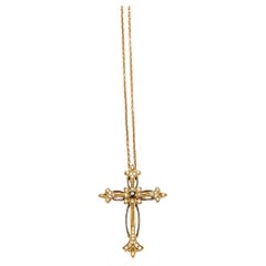 Collana con Pendente a Croce Gotica in Oro Rosa, Diamanti e Diamante nero