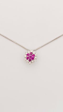Collana con Pendente a Fiore in Oro Bianco 18Kt, Diamanti e Rubini