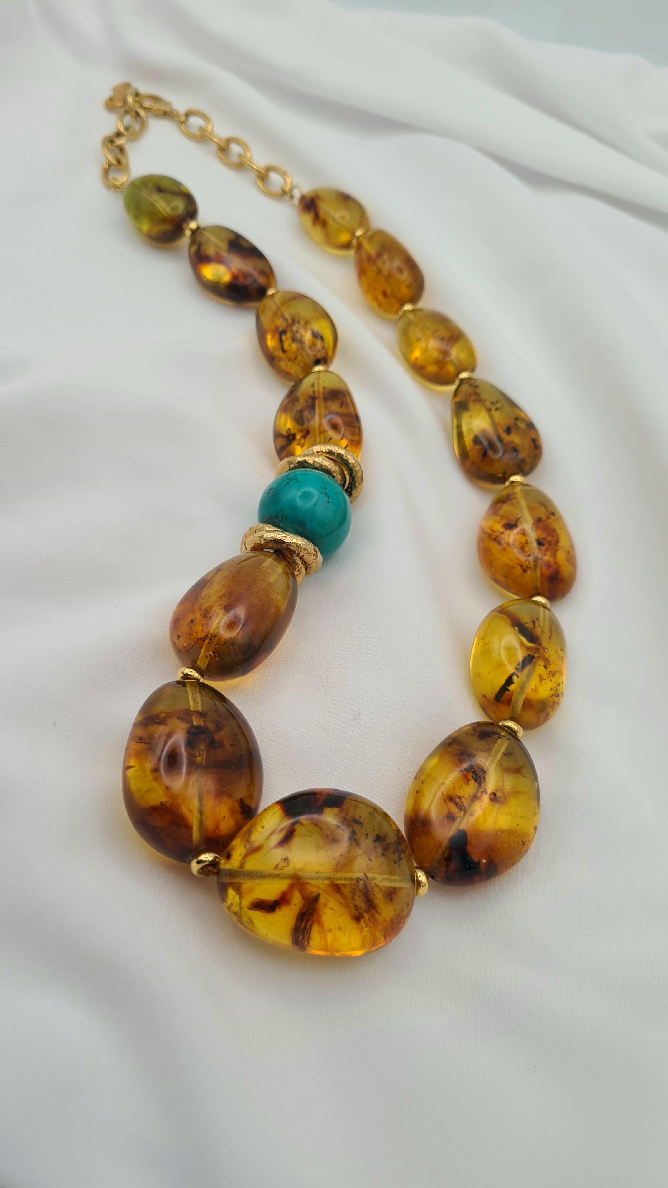 De las mujeres Collar de ámbar báltico con esfera de turquesa en venta