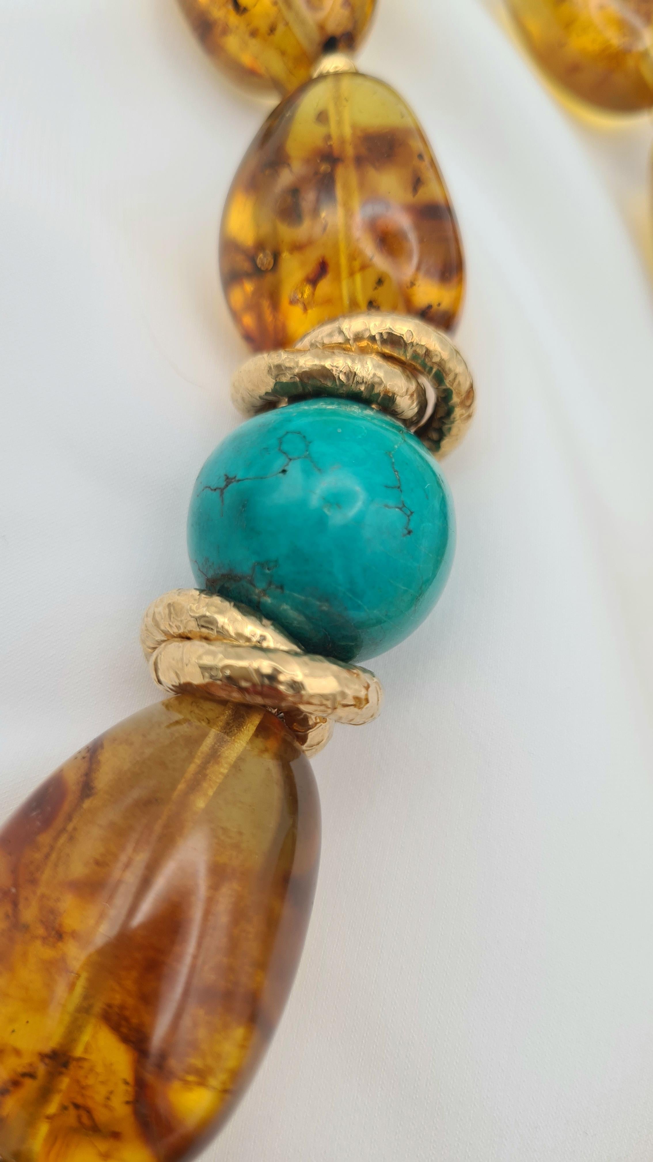 Collar de ámbar báltico con esfera de turquesa en venta 1