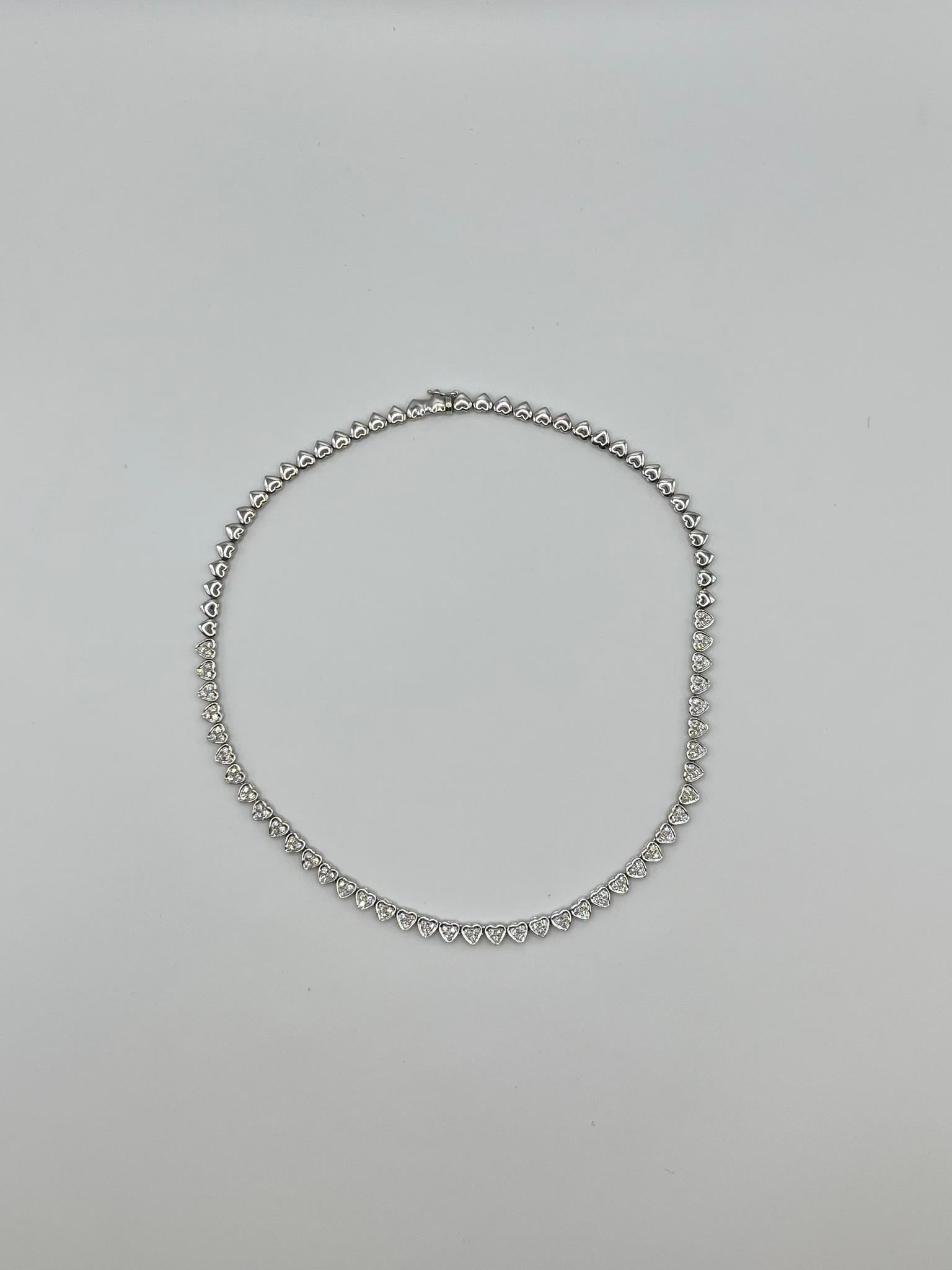 Collier cœur en or blanc 18 carats avec diamants blancs naturels Excellent état - En vente à Abano Terme, IT
