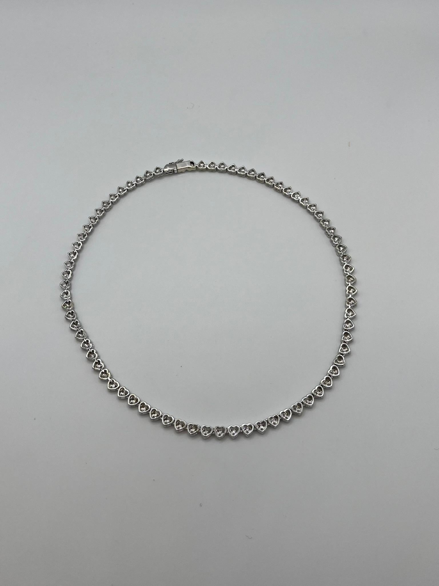 Collier cœur en or blanc 18 carats avec diamants blancs naturels Pour femmes en vente