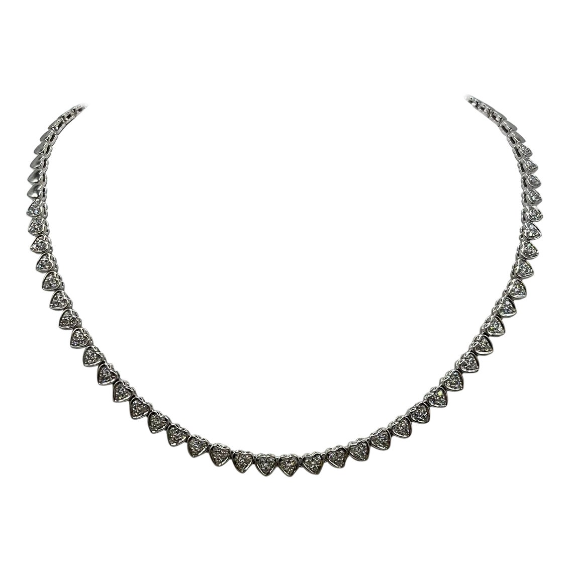 Collier cœur en or blanc 18 carats avec diamants blancs naturels en vente
