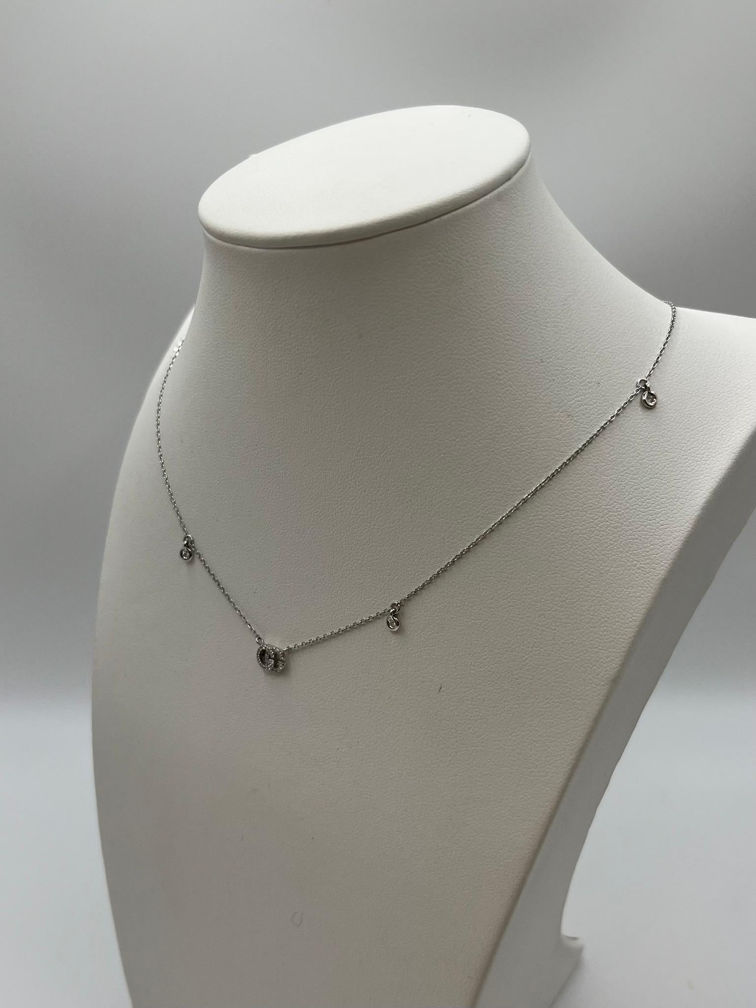Moderno Collana girocollo Gucci Running G in oro bianco 18 kt. e diamanti in vendita