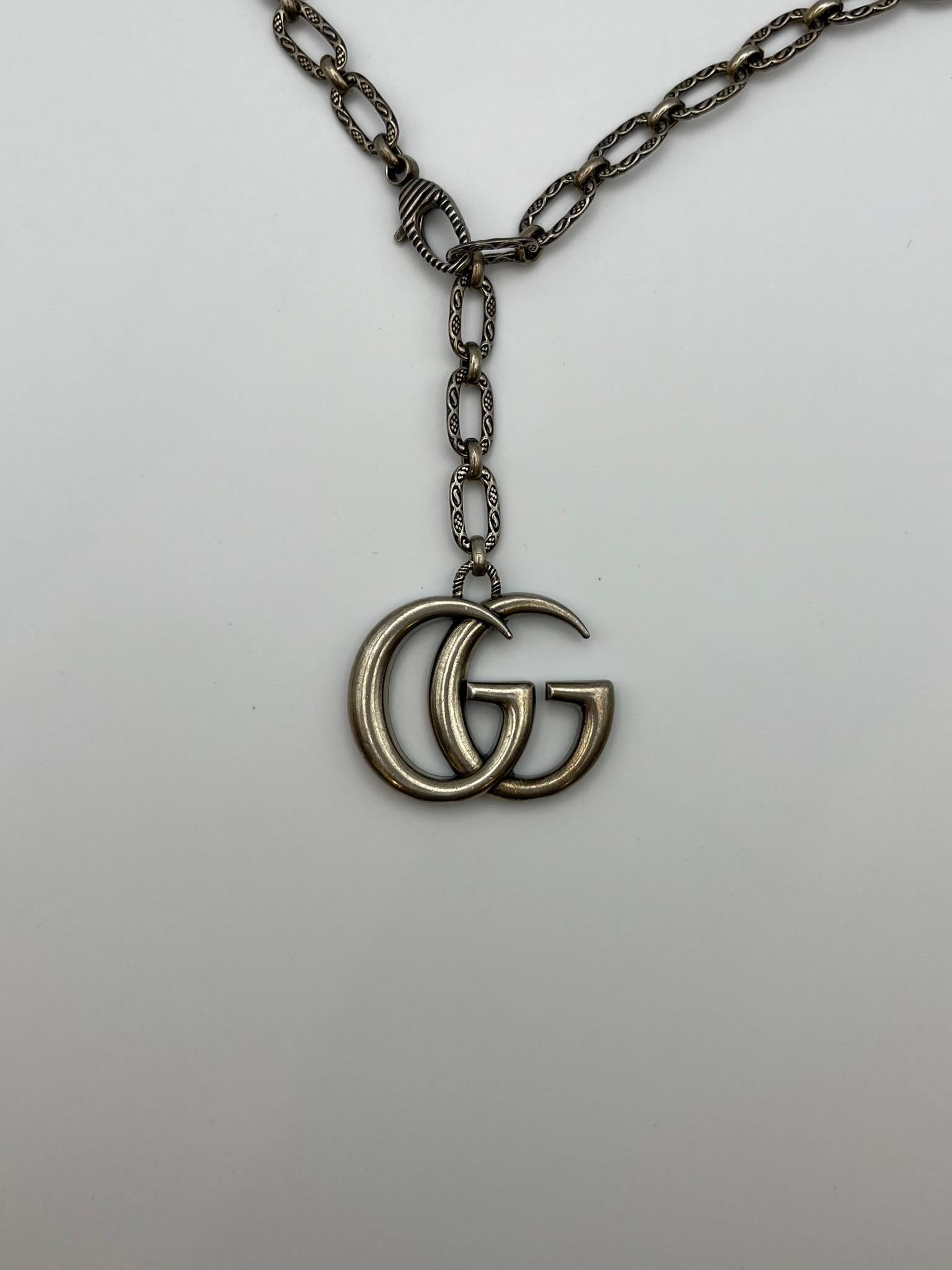 Gucci-Halskette mit türkisfarbenem Emaille- und Silberblumen-Anhänger im Angebot 3