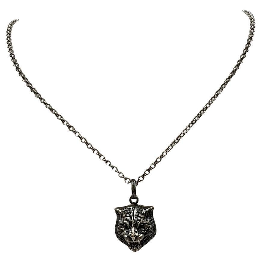 Collana Gucci con testa di felino in argento 925 in vendita