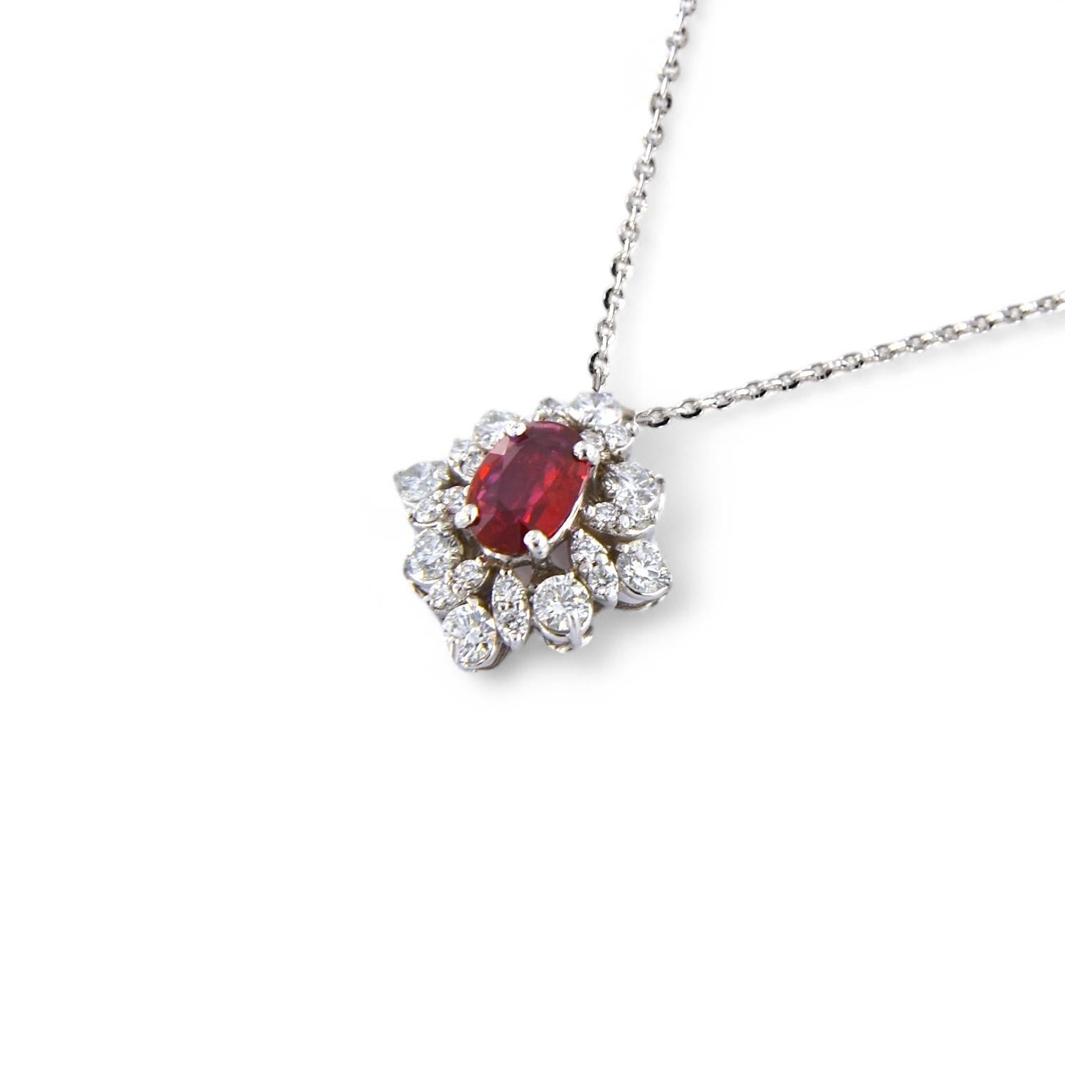 Collana in Oro Bianco 18kt con Rubino Naturale da 0.66 ct e Diamanti da 0.74 ct In condizioni Nuovo in vendita a Vittoria, IT