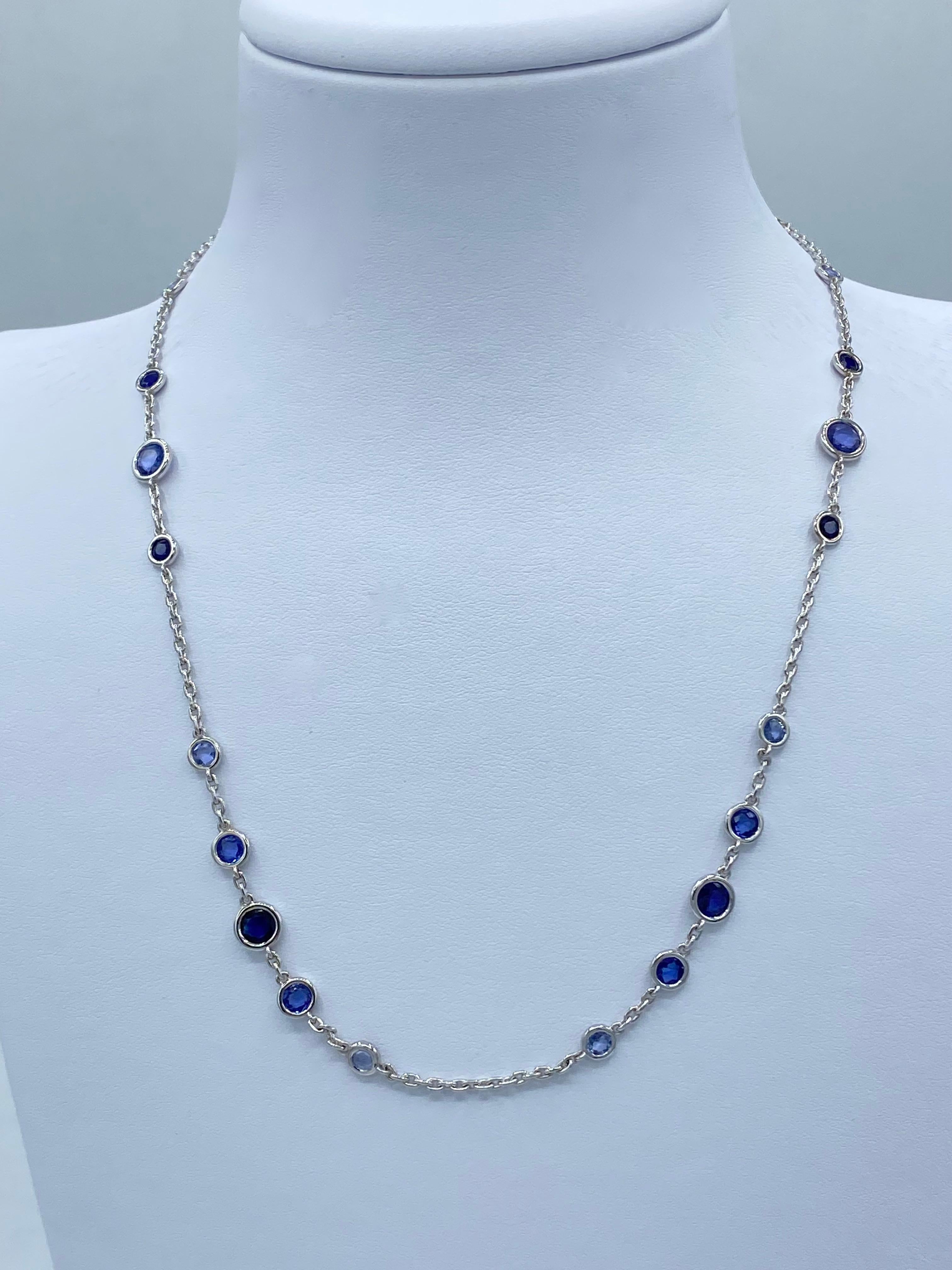 Questa collana nasce dall'esigenza di abbinarla ad un ciondolo/ spilla molto importante (presente qui nel mio negozio) a forma di pesce razza. 
È una collana che puo essere in effetti indossata anche da sola ed è intercalata da 21 zaffiri blu di