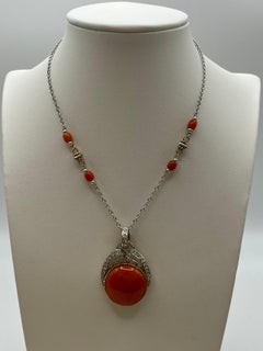 18 kt. white and yellow gold necklace with Japanese coral pendant