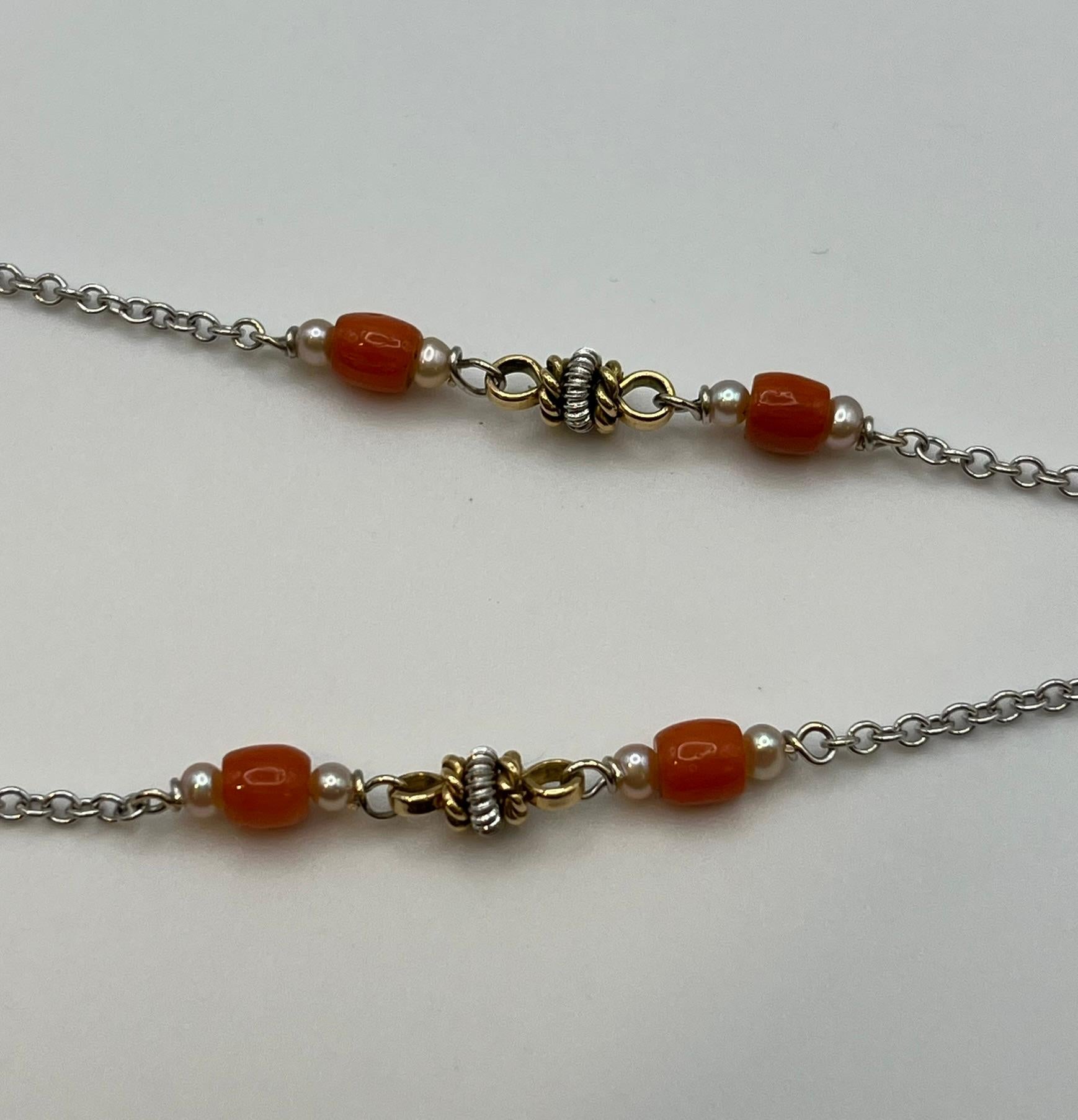 Collier en or blanc et jaune 18 carats avec pendentif en corail japonais en vente 4