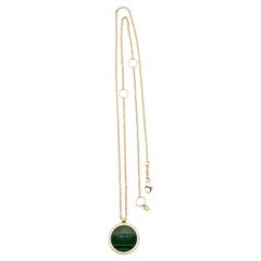 Collier en or jaune avec pendentif en malachite et diamant