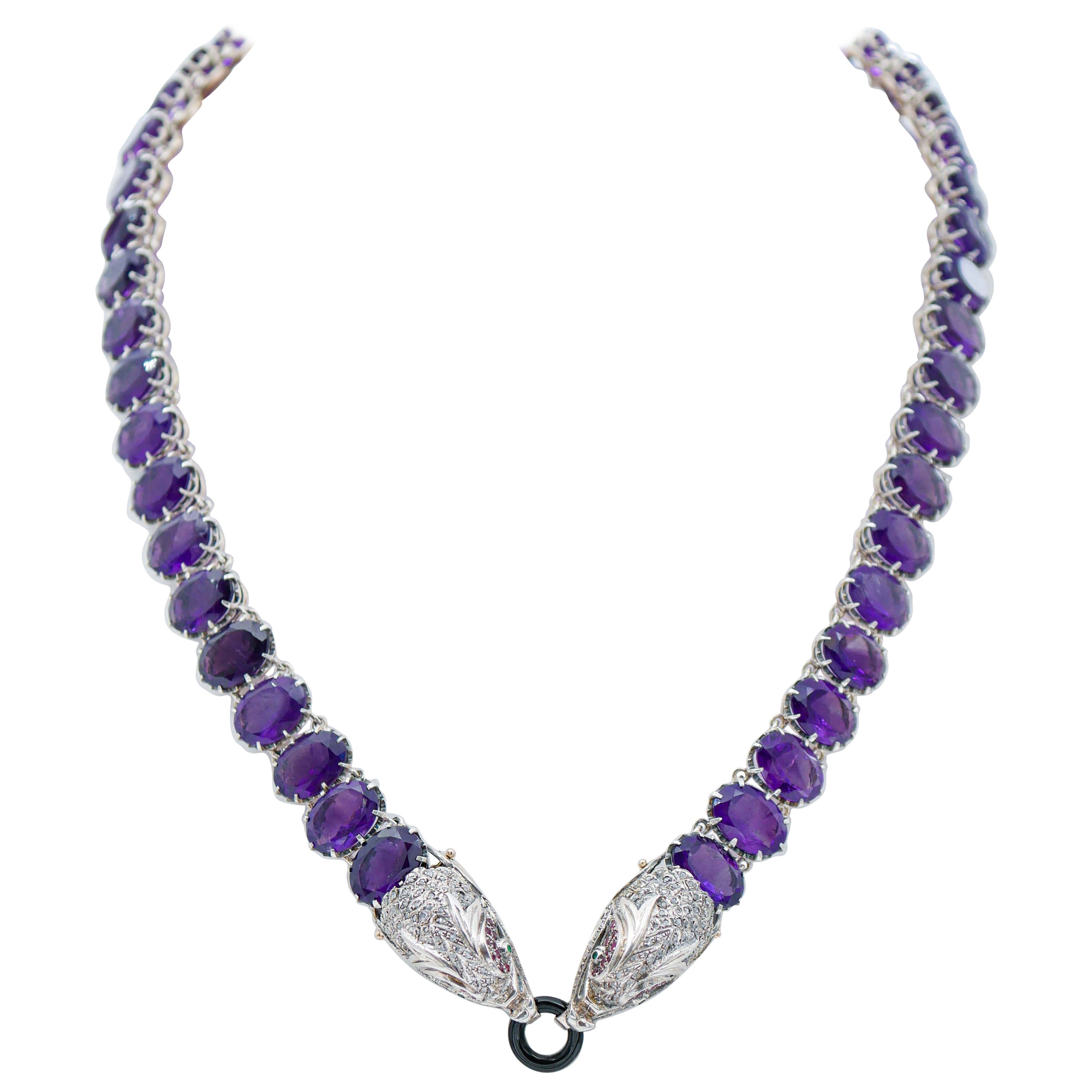 Collier en or rose et argent avec diamants, rubis, émeraudes, onyx et améthystes en vente