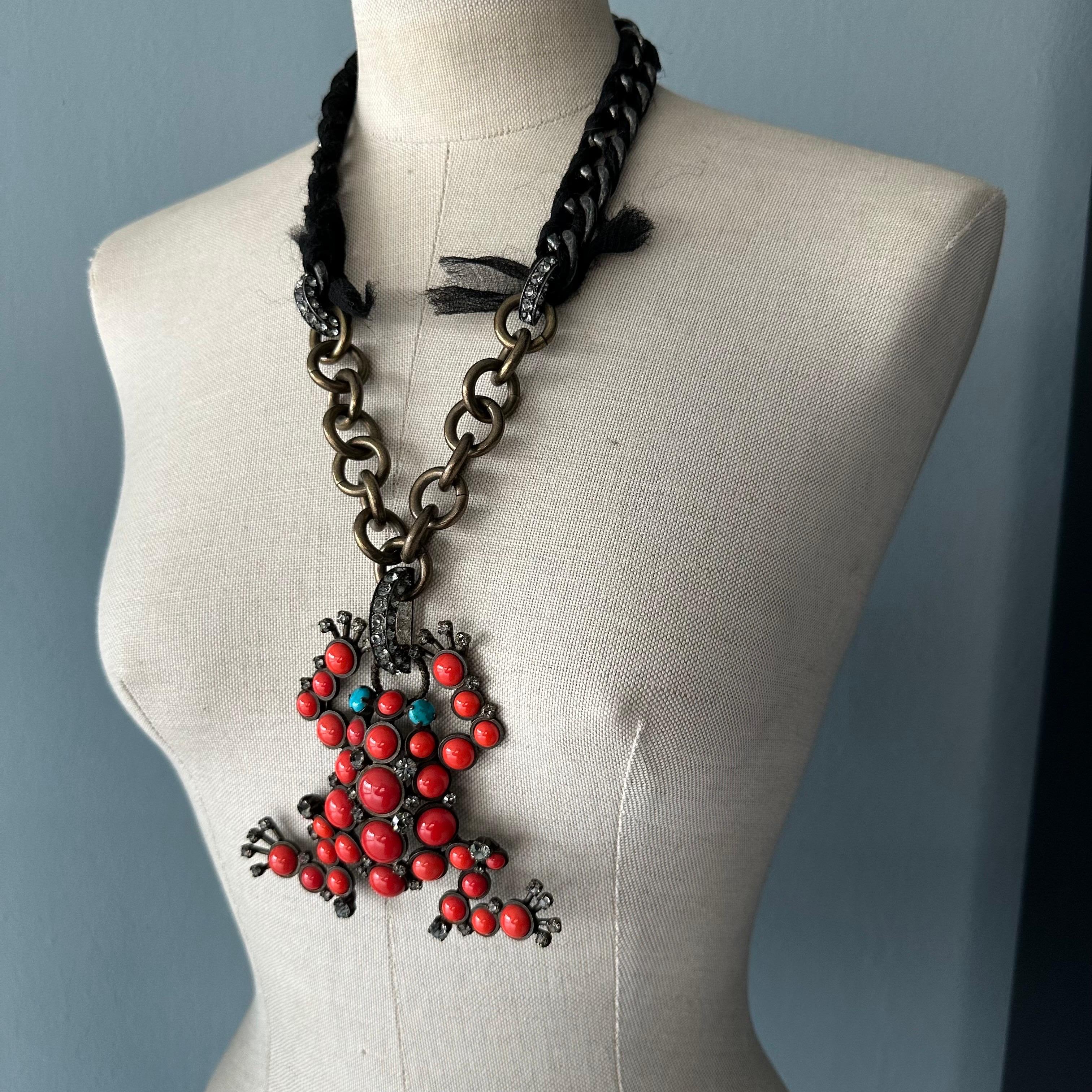 Rare necklace  Lanvin with pendant, chain and fabric choker. 
The pendant is' represented by a frog composed of coral-colored stones, turquoise and rhinestones. 
Ring closure, perfect condition 
The showy frog is about 10cm high
