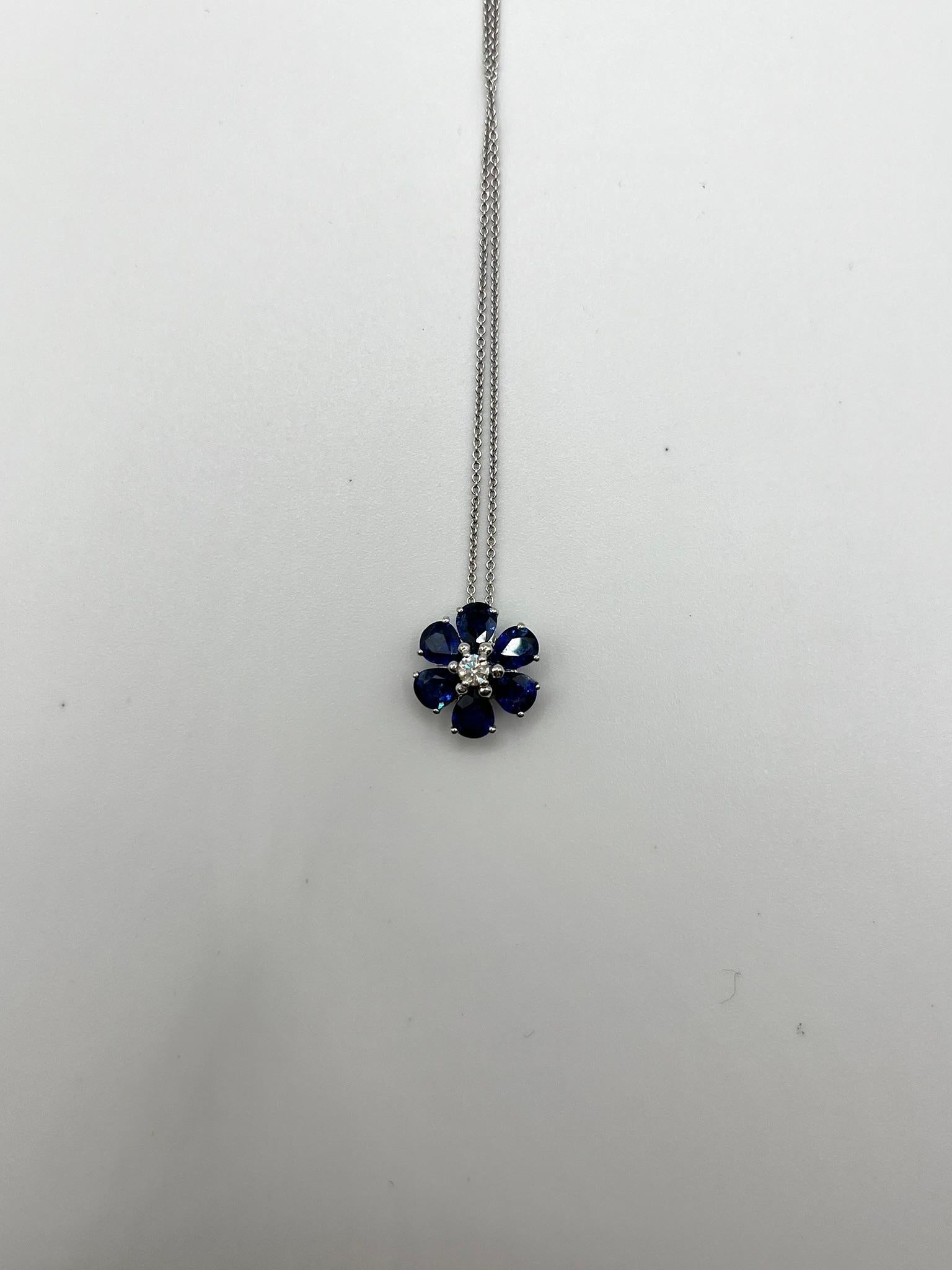 Collana Leopizzo ciondolo a Fiore con zaffiri e diamanti in vendita 1