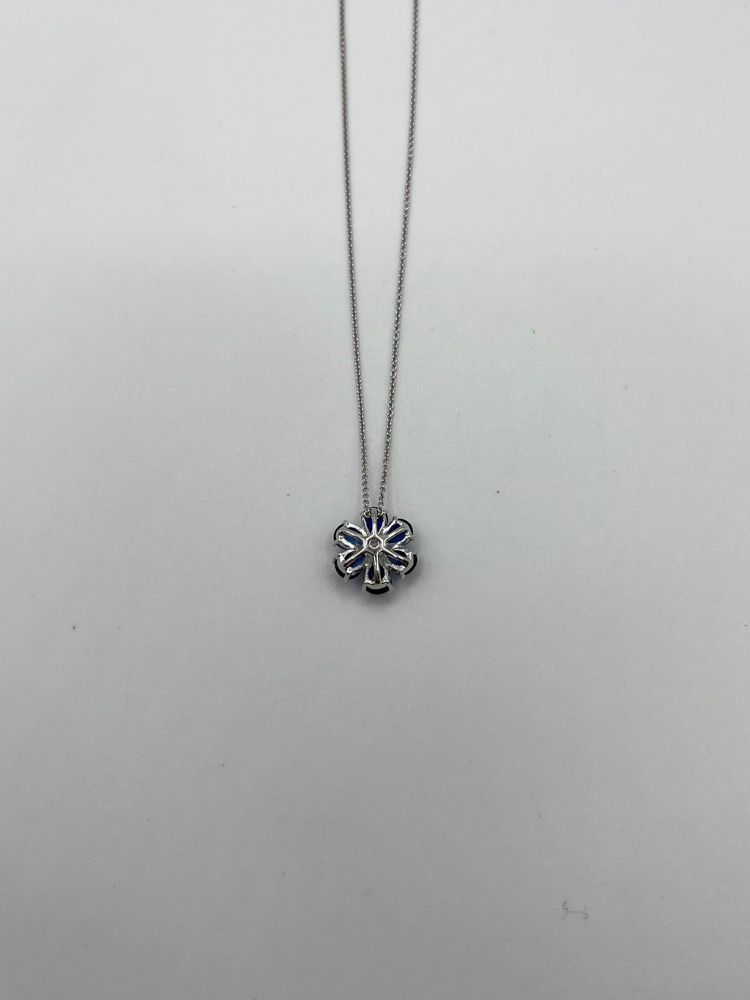 Collana Leopizzo ciondolo a Fiore con zaffiri e diamanti in vendita 2