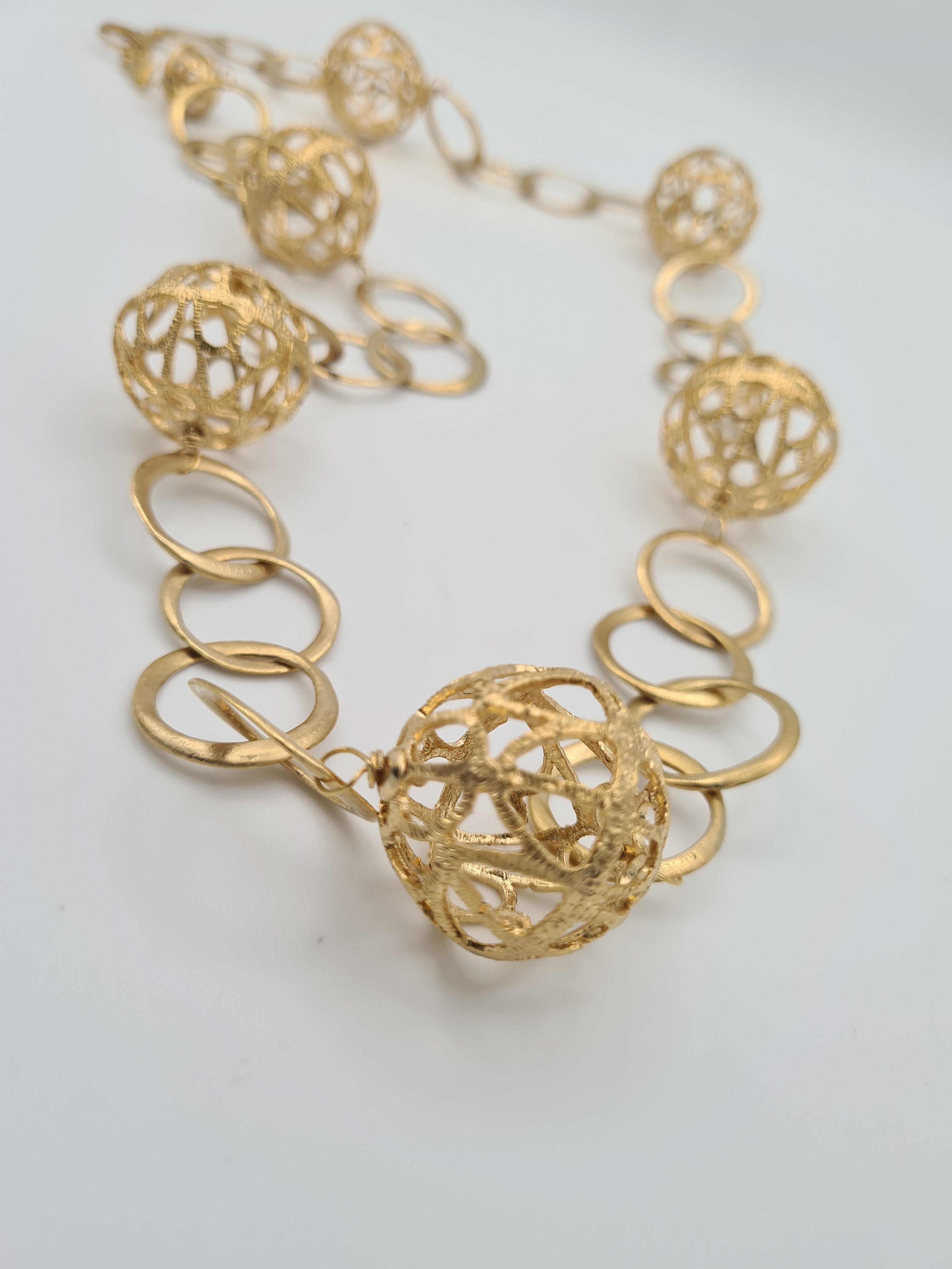 Collana lunga collezione Sfera Disco Traforato preistorico For Sale 2