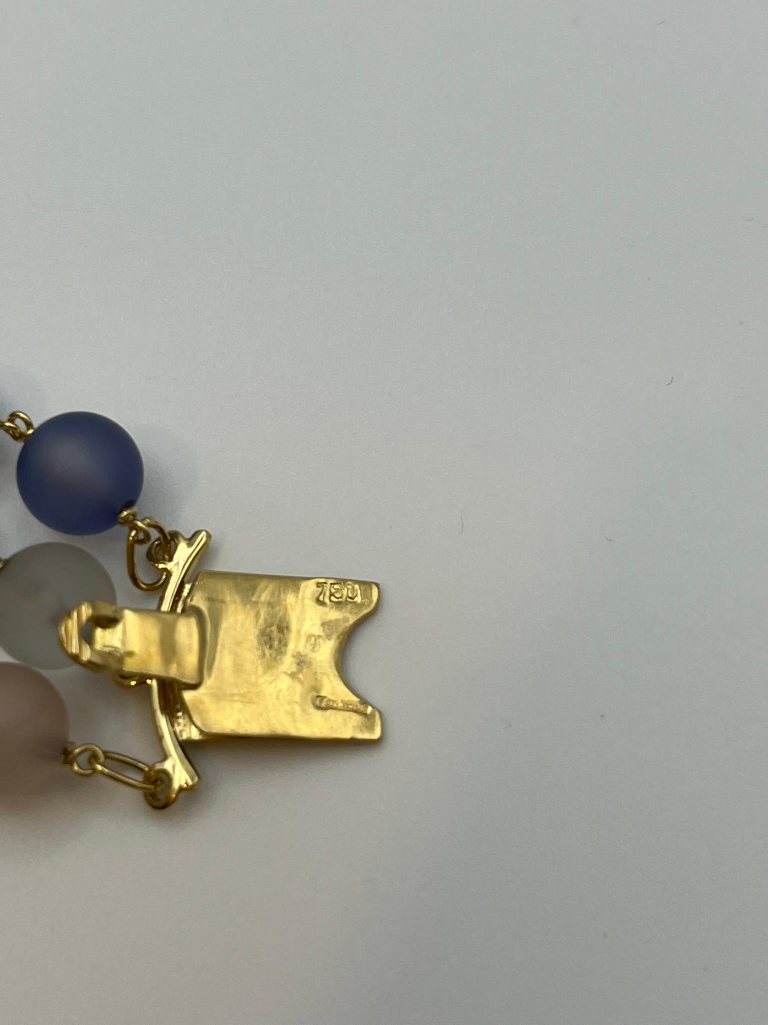 Collana multifilo con chiusura a fiore. in vendita 2