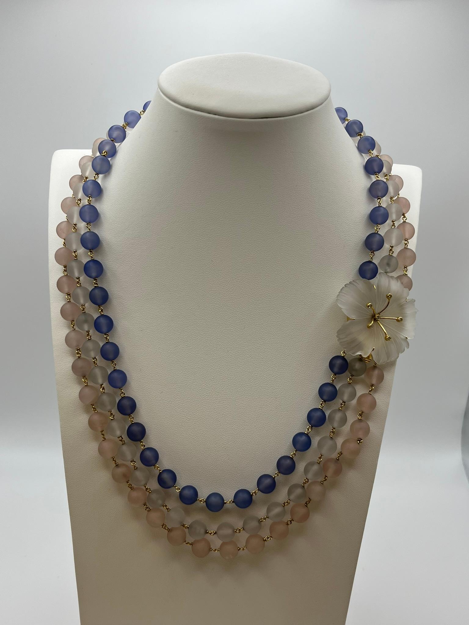 Collana multifilo con chiusura a fiore. in vendita 4