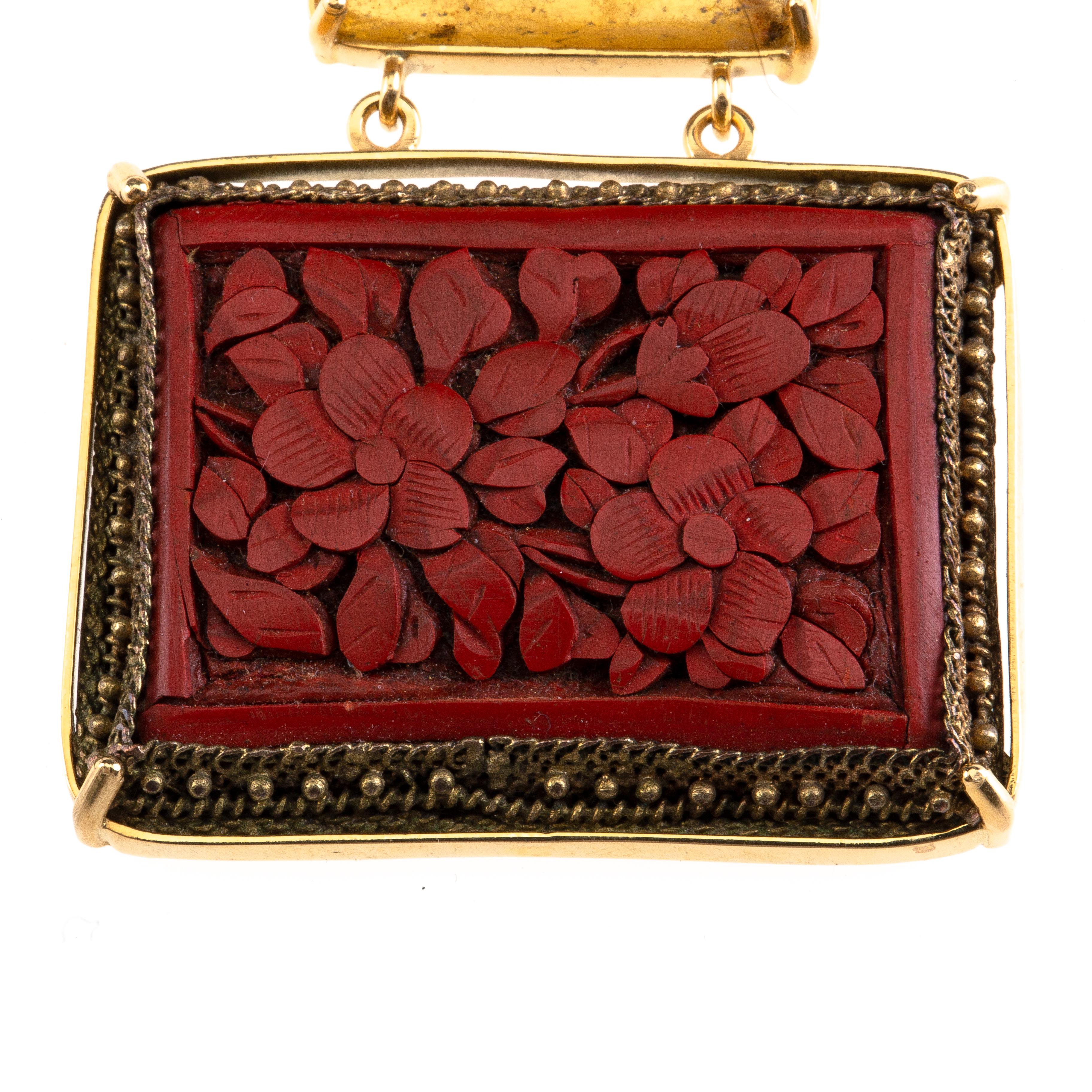 Taille losange collier de perles de rivière en or 18k, ambre et laque chinoise antique en vente