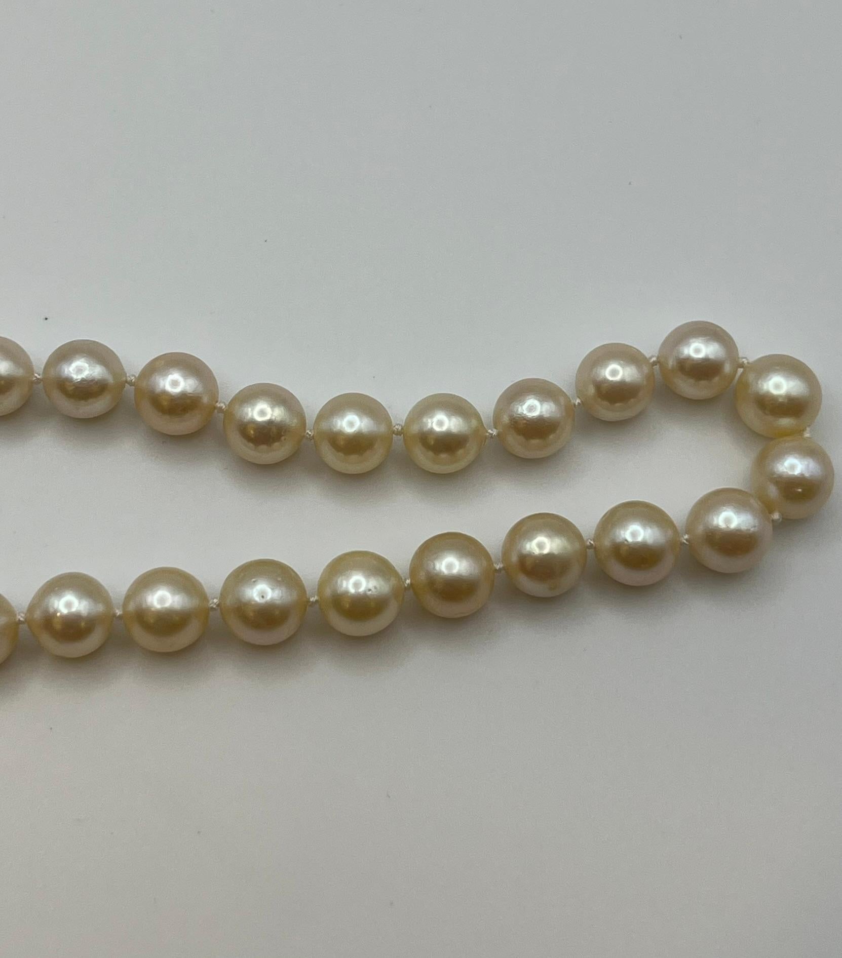Collana vintage con perle giapponesi akoya e chiusura in oro bianco 18 kt. in vendita 4