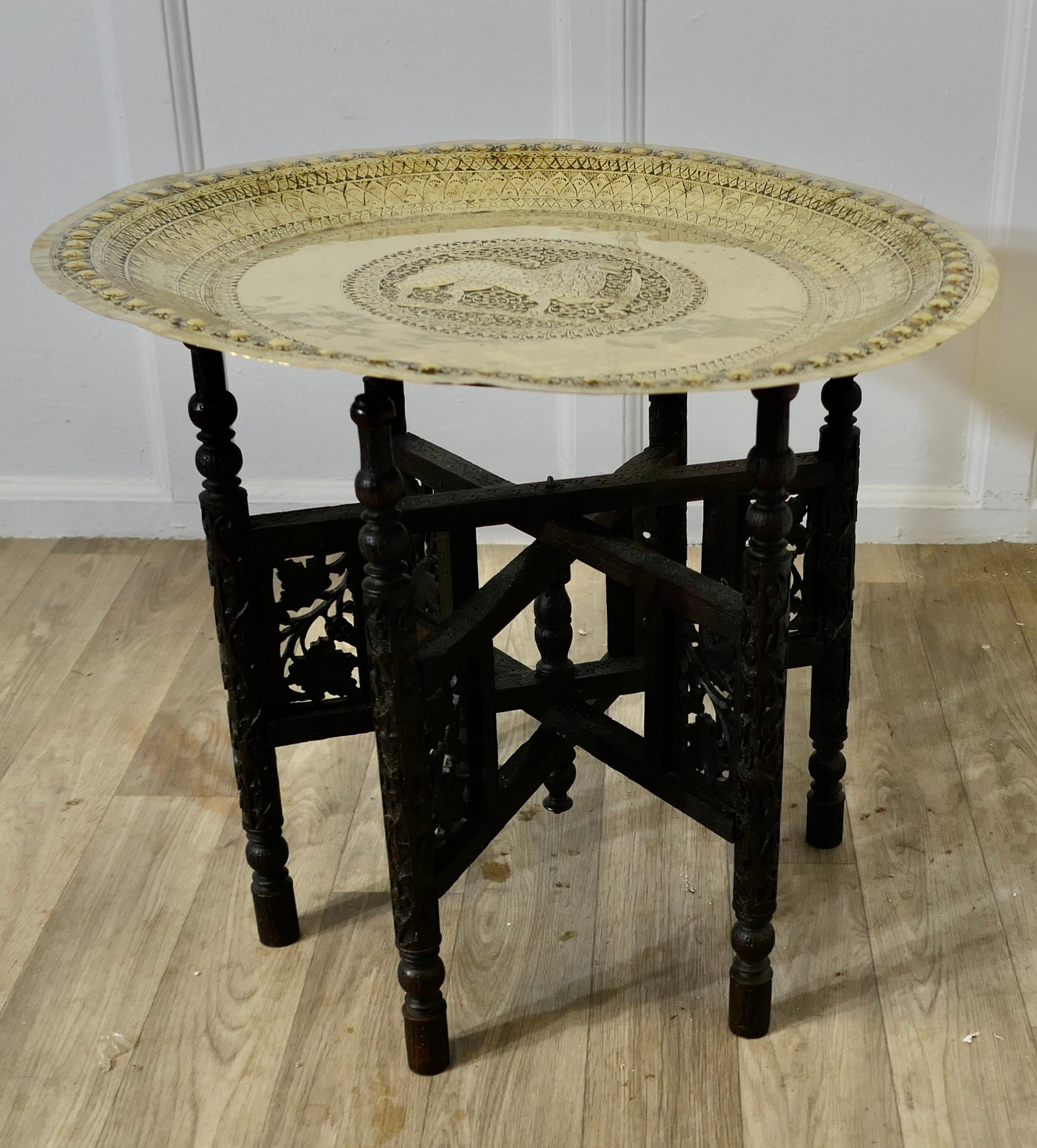 Anglo Raj Table à plateau rabattable en laiton indien en vente