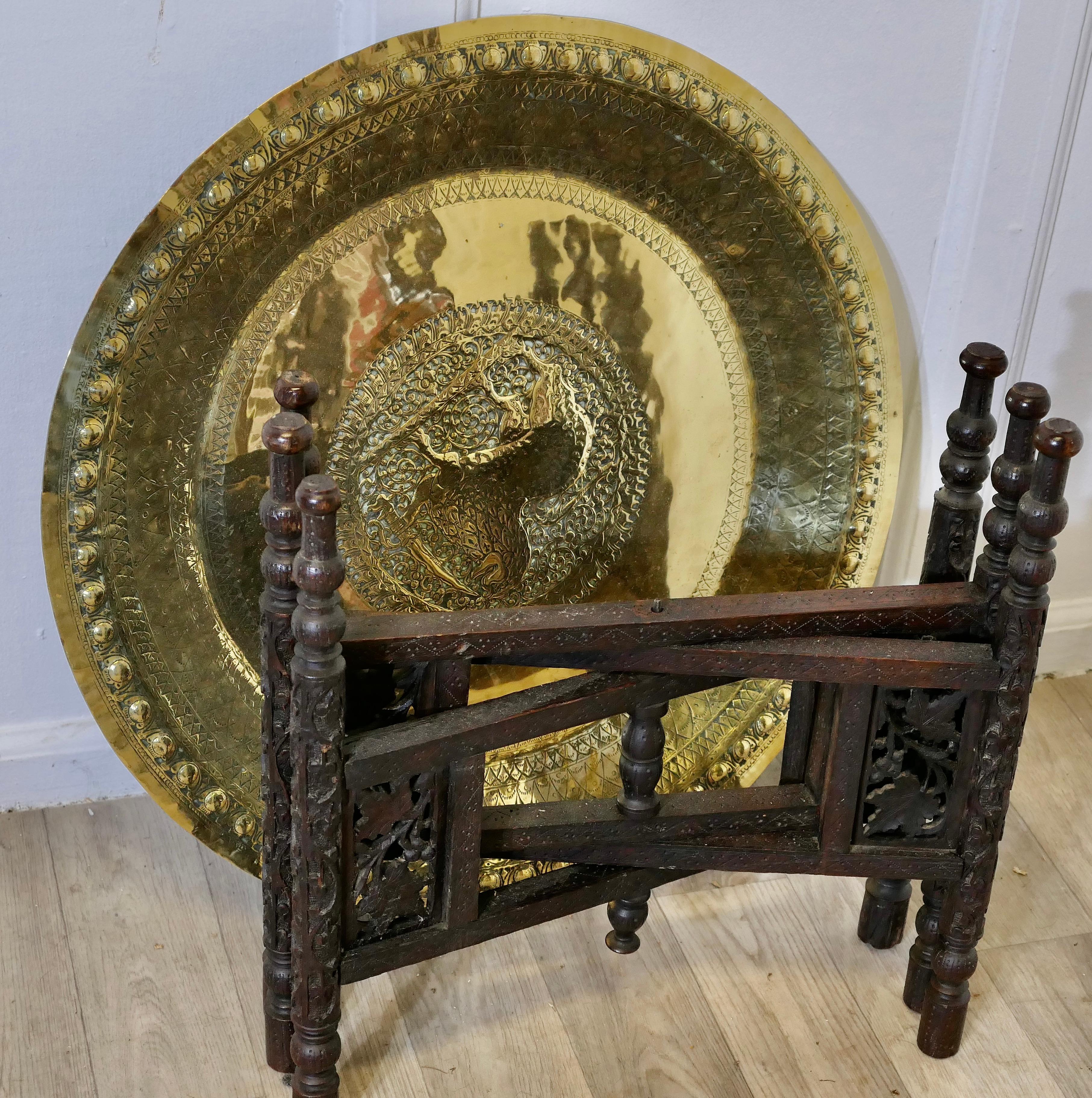 Laiton Table à plateau rabattable en laiton indien en vente