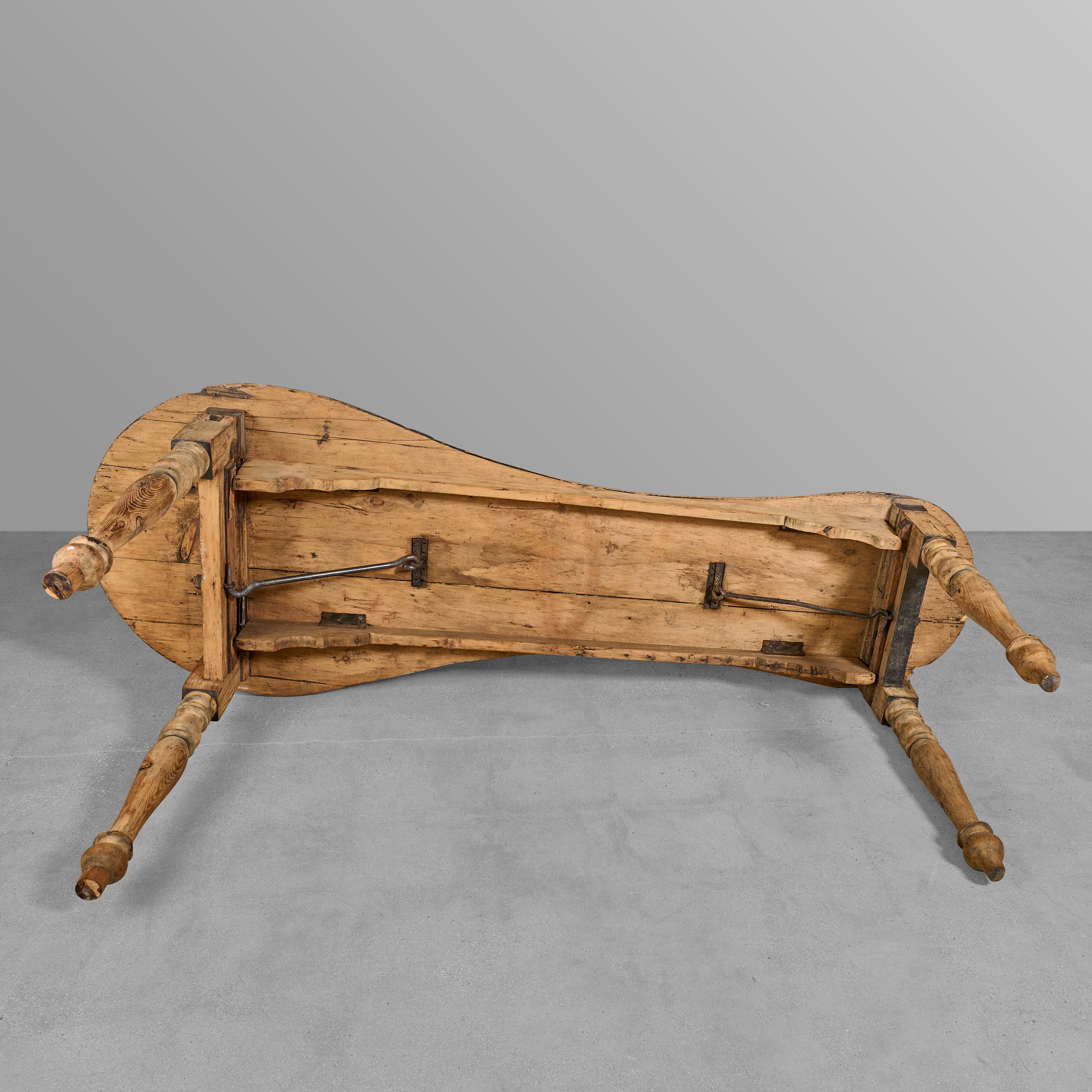 Klappbarer Tisch aus Holz und Eisen von einer Schuhmacherei (Spätes 19. Jahrhundert) im Angebot