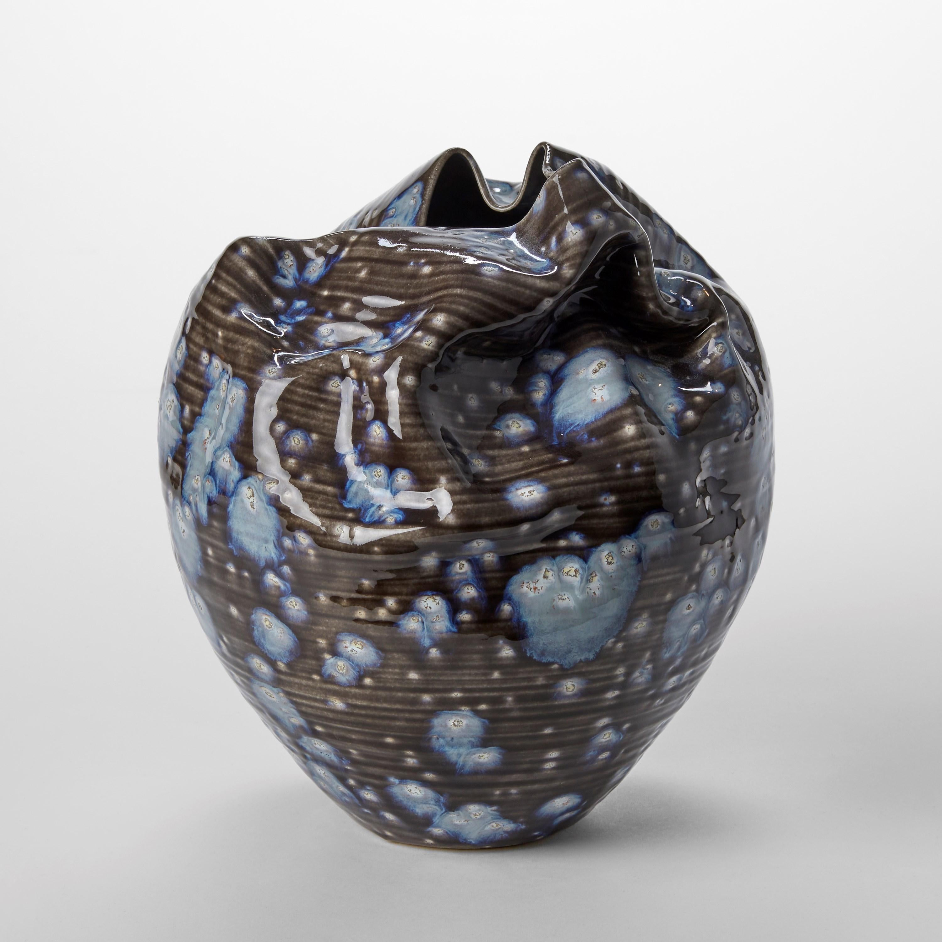 Organico moderno Forma collassata con esplosioni blu n. 73, imbarcazione di Nicholas Arroyave-Portela in vendita