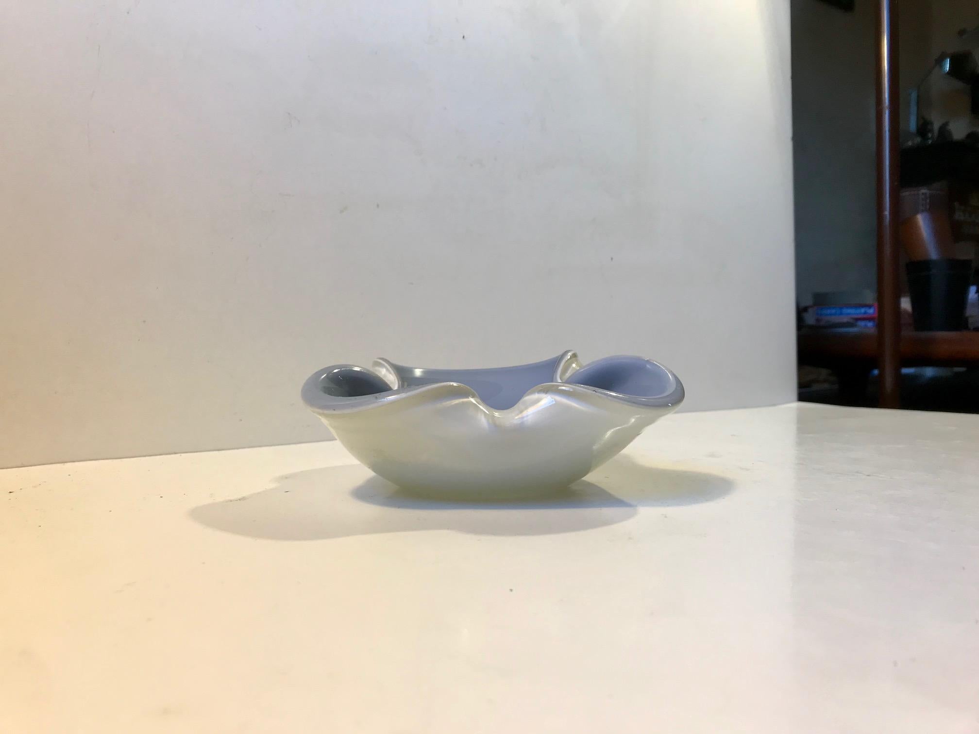 This lavender/white/clear Sommerso collapsed bowl or cigar ashtray was manufactured and designed by Seguso in Murano, Italy during the late 1960s or 70s.