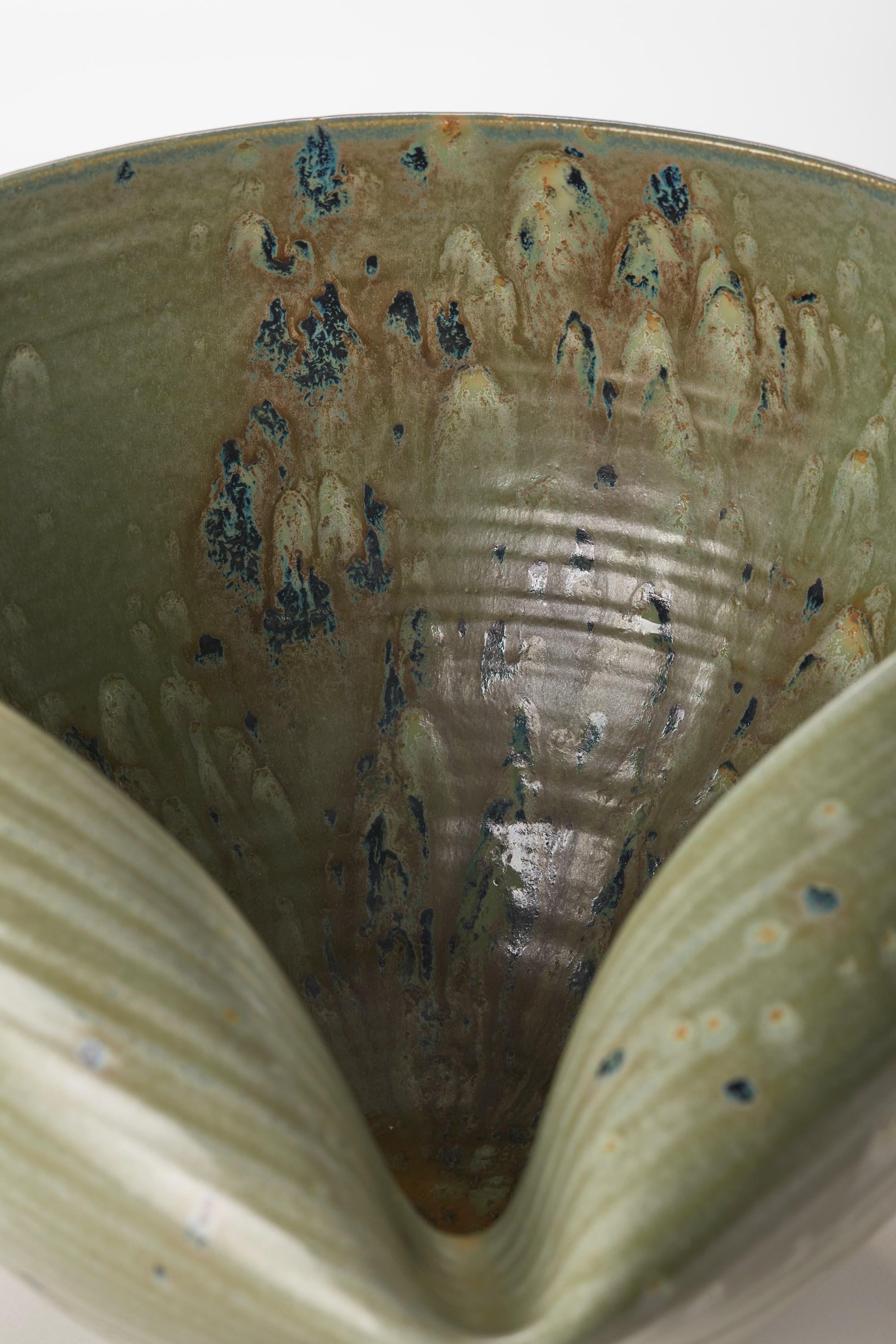 Hand-Crafted Collapsed Open Form in Green No 104, ceramic bowl by Nicholas Arroyave-Portela For Sale