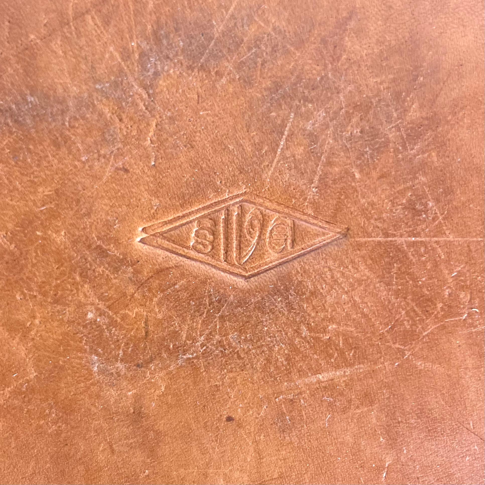 Caja para collares de cuero de principios del siglo XX. Procedencia: Familia noble en venta 6