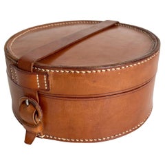 Antique Collar Box in leather from early 20th Century. Provenance: Noble family