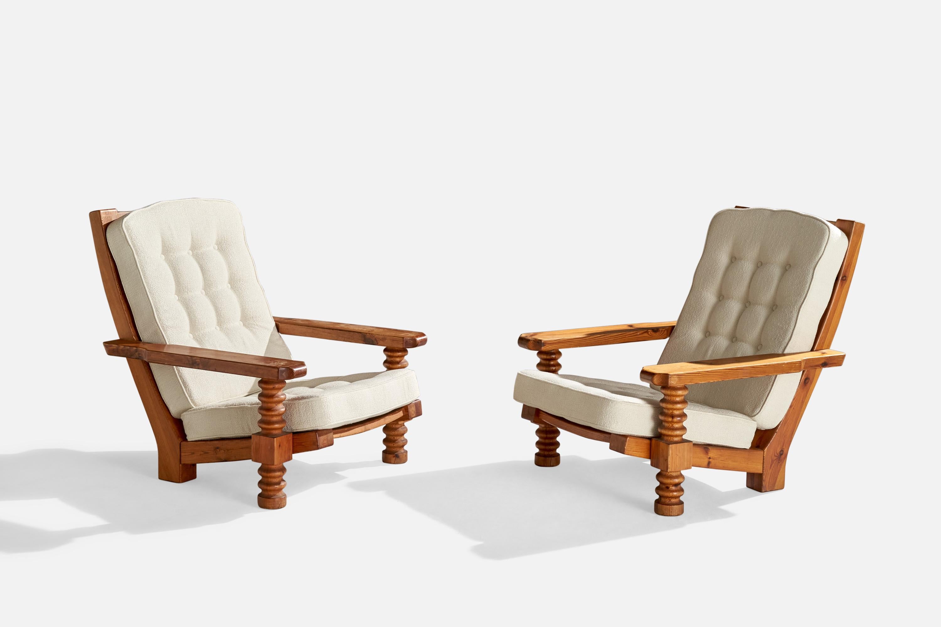 Paire de chaises longues en pin et tissu blanc produites par Collden, Suède, C.C., années 1970.

Hauteur d'assise 14,5