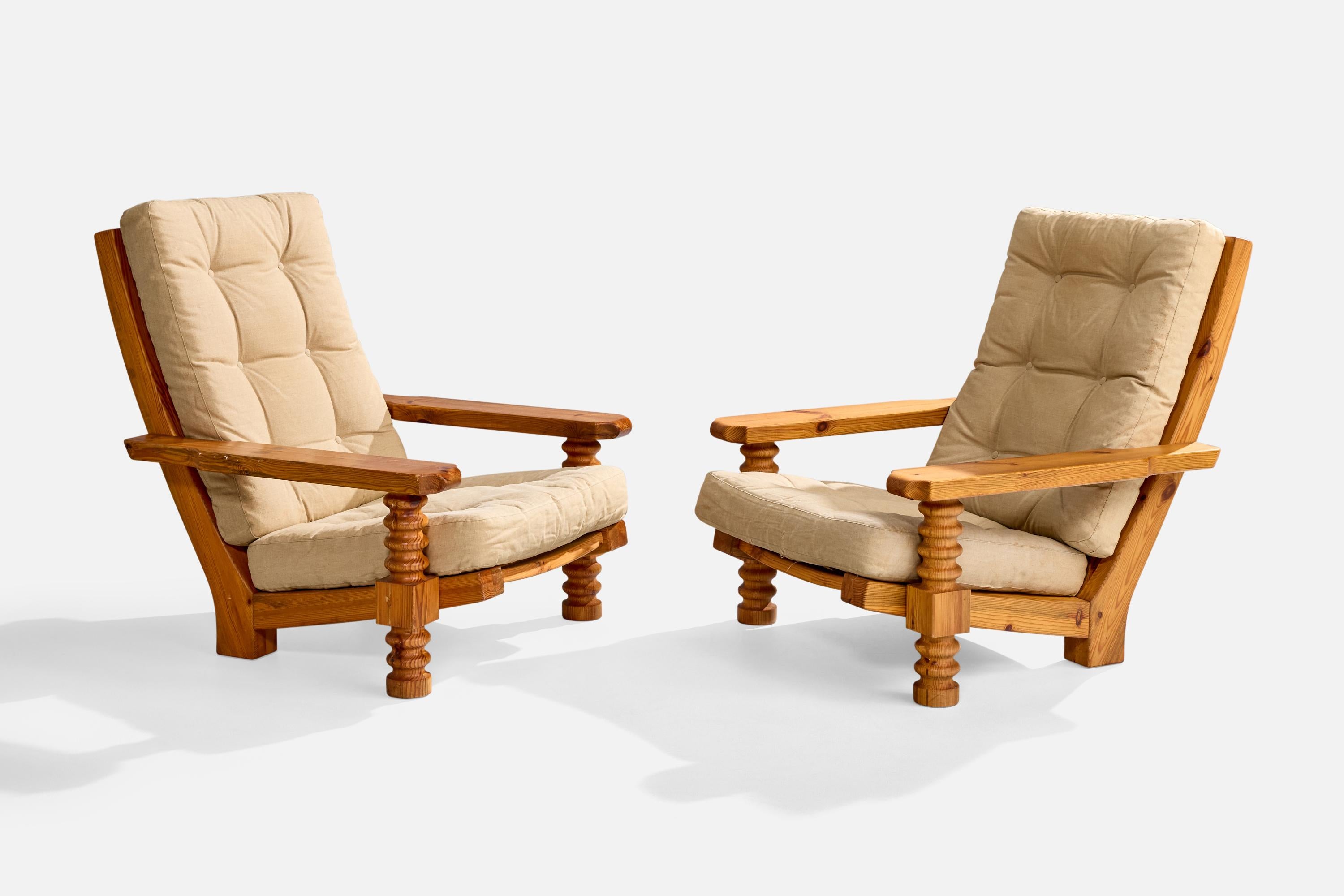 Paire de chaises longues en pin et tissu produites par Collden, Suède, C.C., années 1970.

Tissu Vintage en bon état, à remplacer idéalement.

Dimensions globales (pouces) : 36.75 