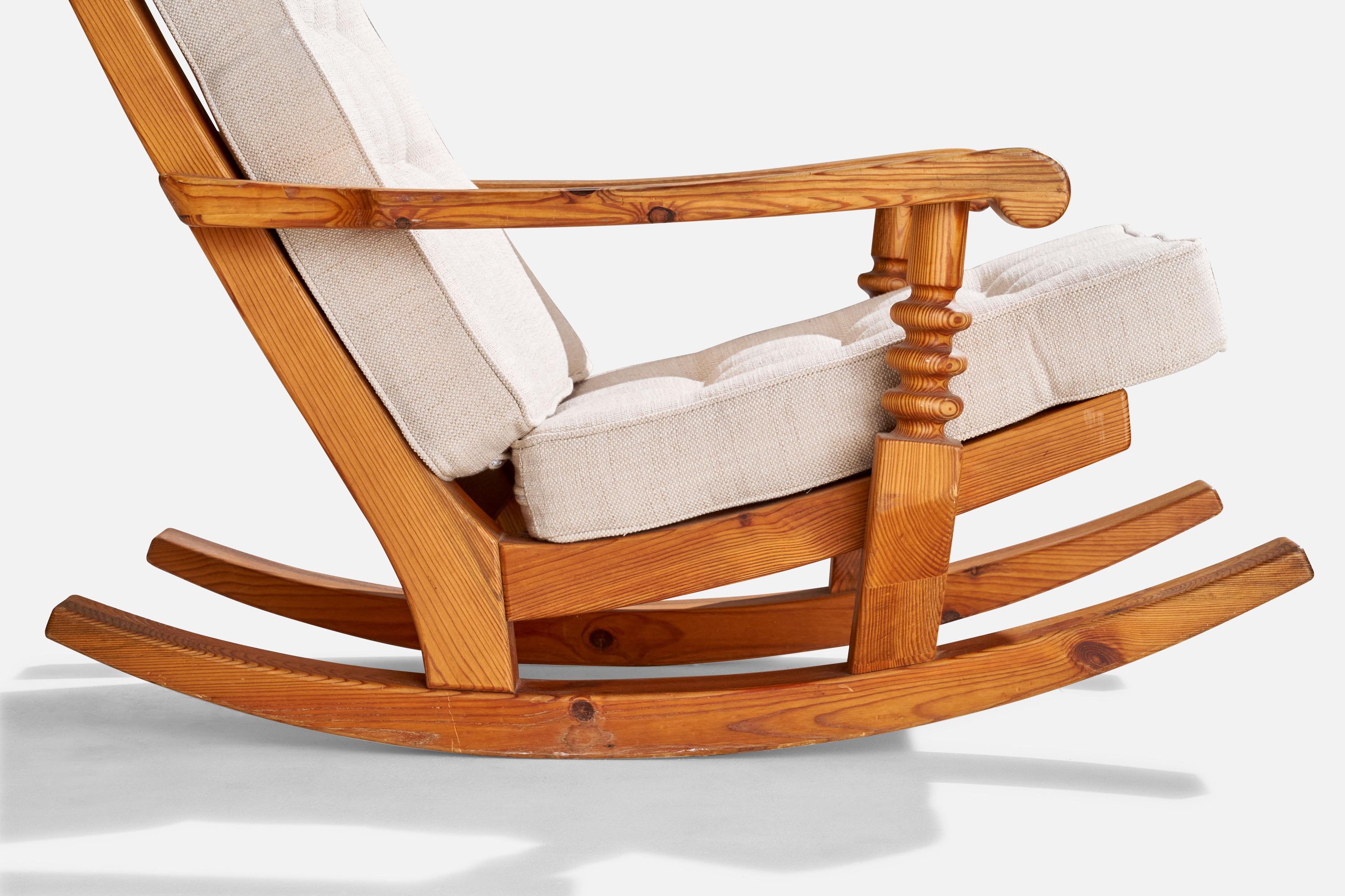 Suédois Chaises longues à bascule Collden, pin, tissu, Suède, 1970 en vente