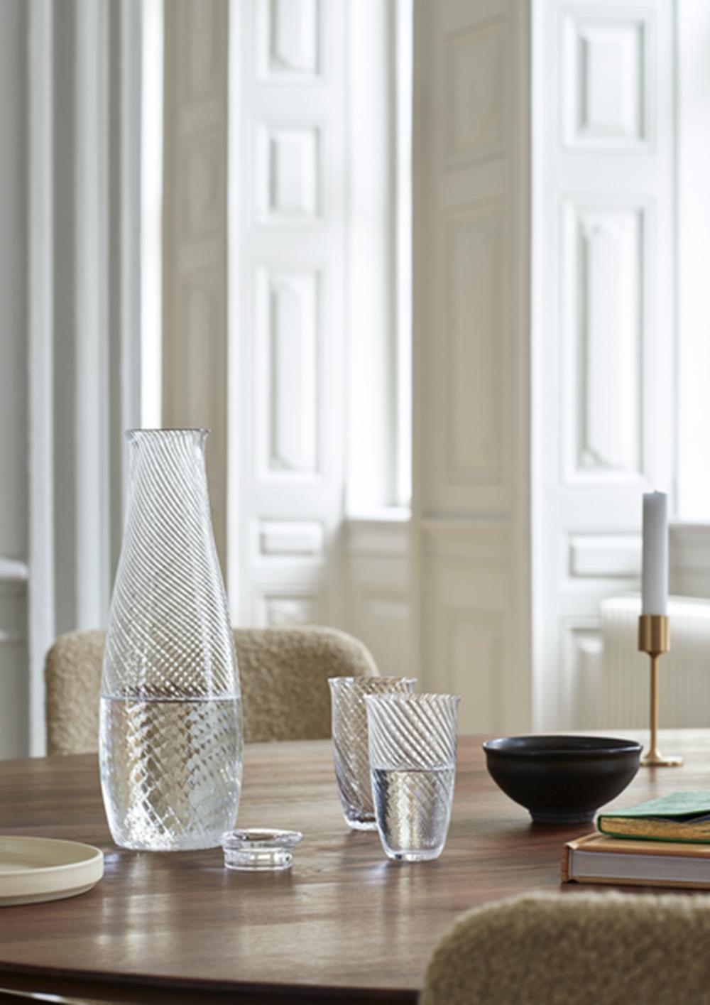 Inspired by the striking simplicity of Doric columns found in Ancient Greece, this gleaming brushed brass candleholder is a sculptural addition to the home.
It is the medium size of the collect cardholders, designed by Space Copenhagen.