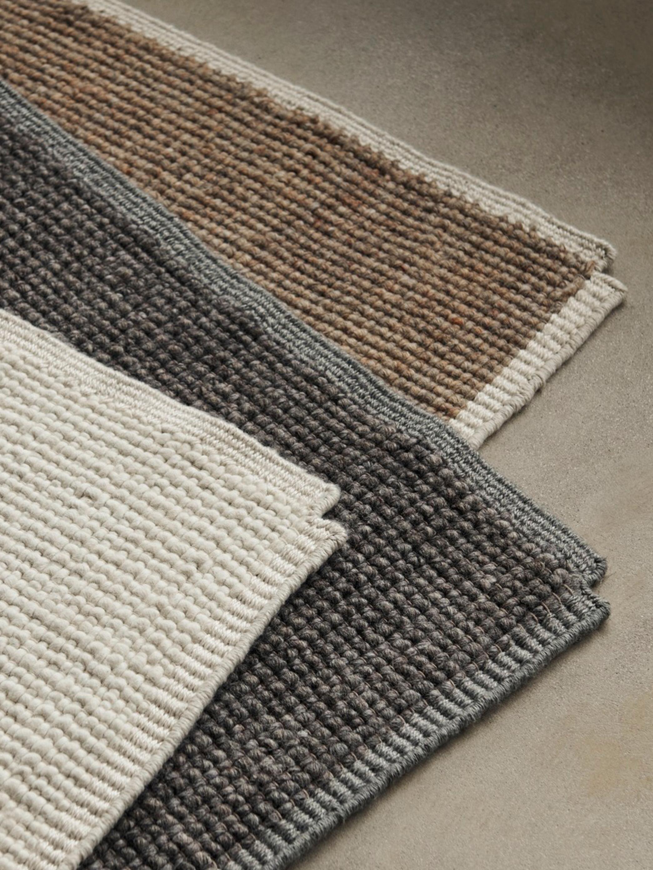 Tapis de collection SC84 - Stone par Space Copenhagen pour &Tradition en vente 1