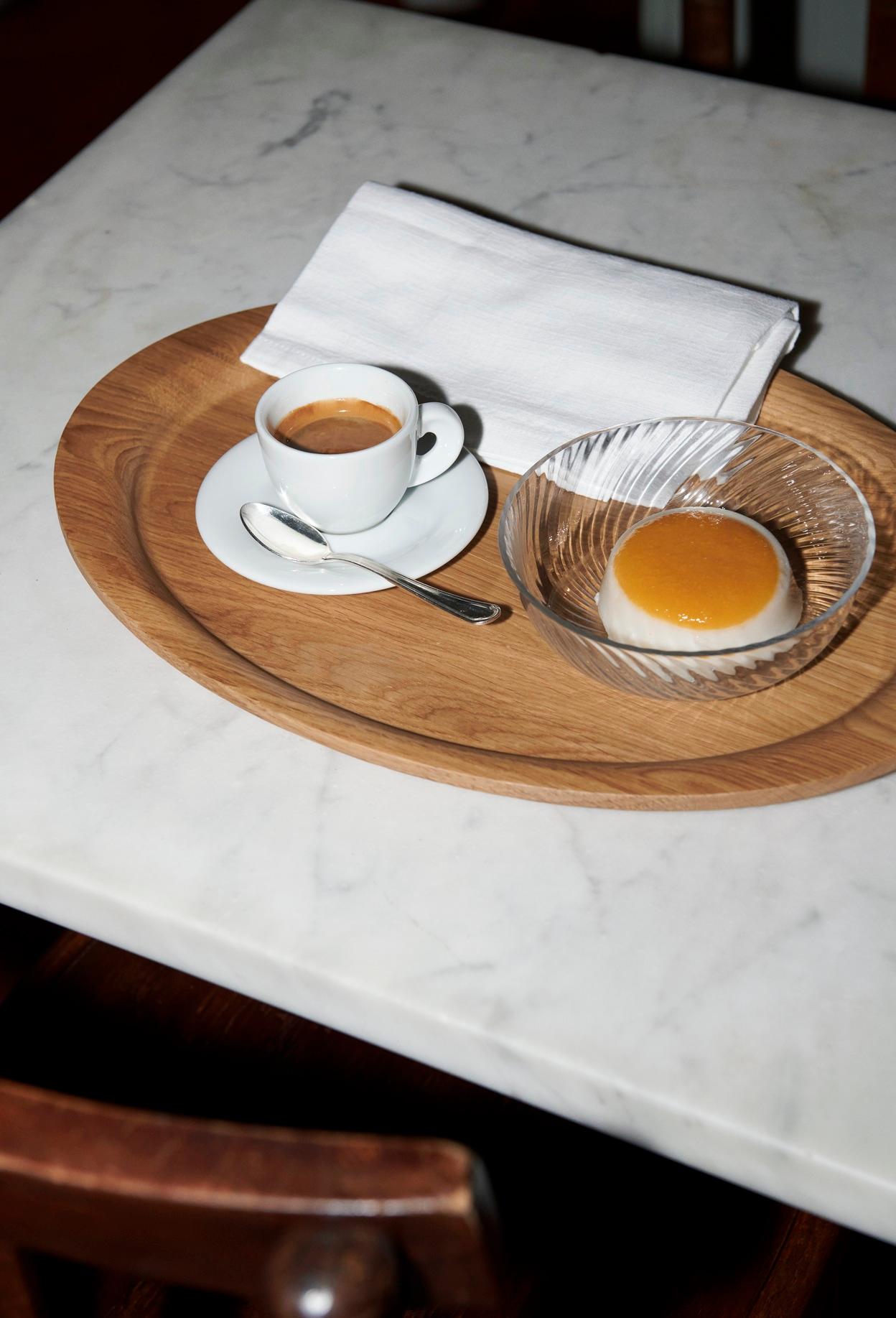 Bandeja Collect, Sc 64, Roble Lacado by Space Copenhagen for &Tradition en venta 1