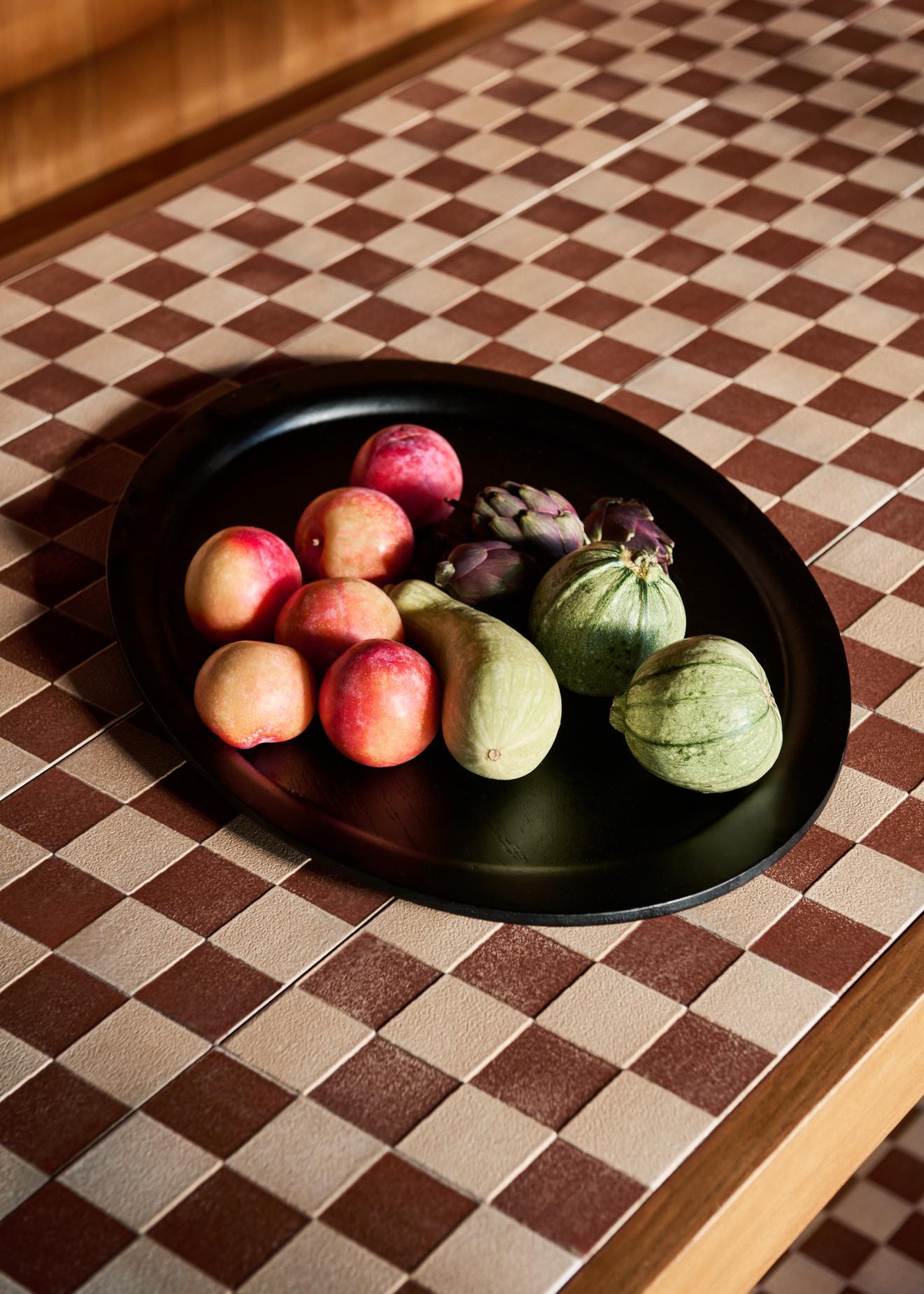 Sammlertablett SC65, schwarz lackierte Eiche von Space Copenhagen für &Tradition (Lackiert) im Angebot