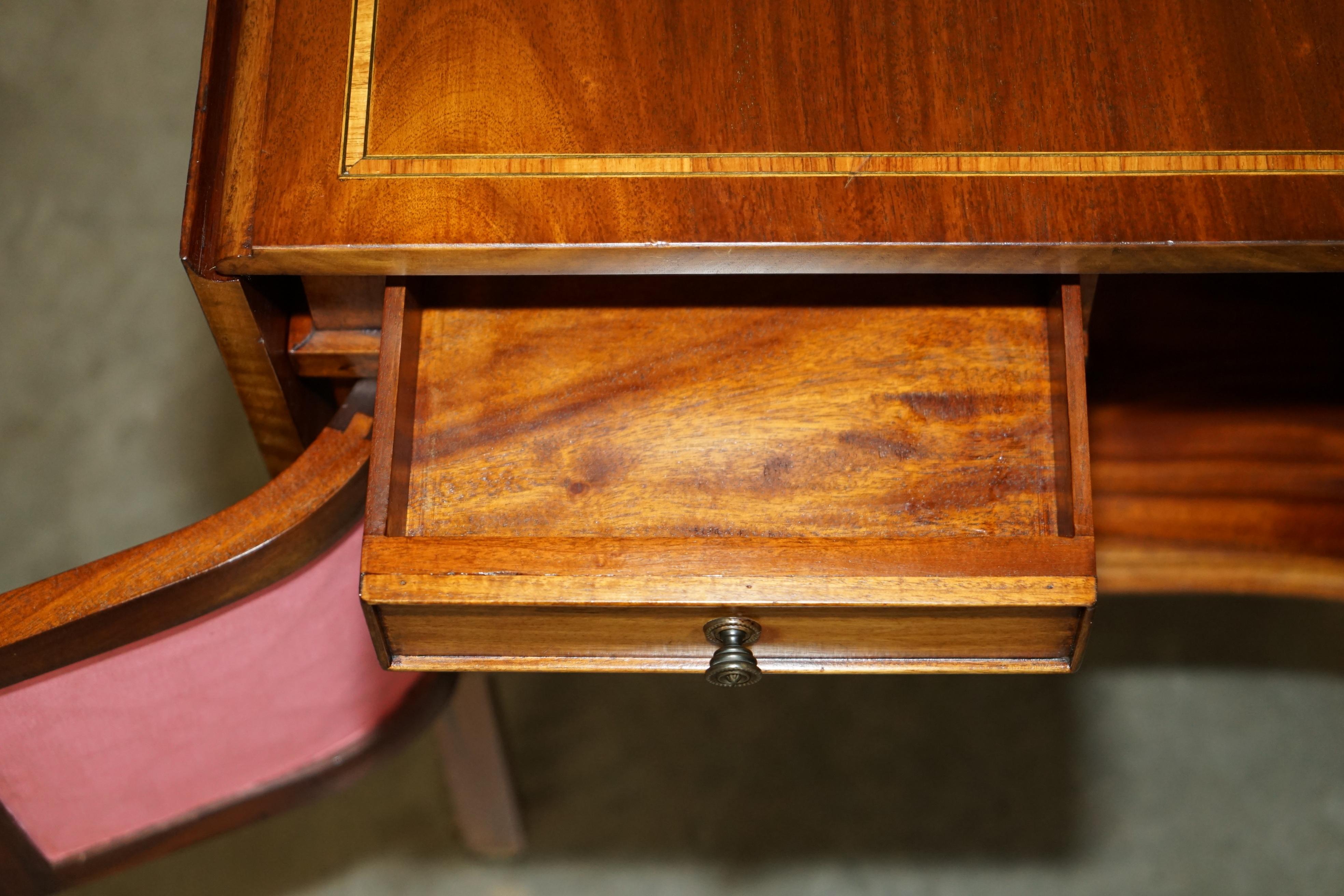 COLLECTABLE ANTiQUE THOMAS CHIPPENDALE BREAKFAST SUPPER HARDWOOD WALNUT TABLE For Sale 6