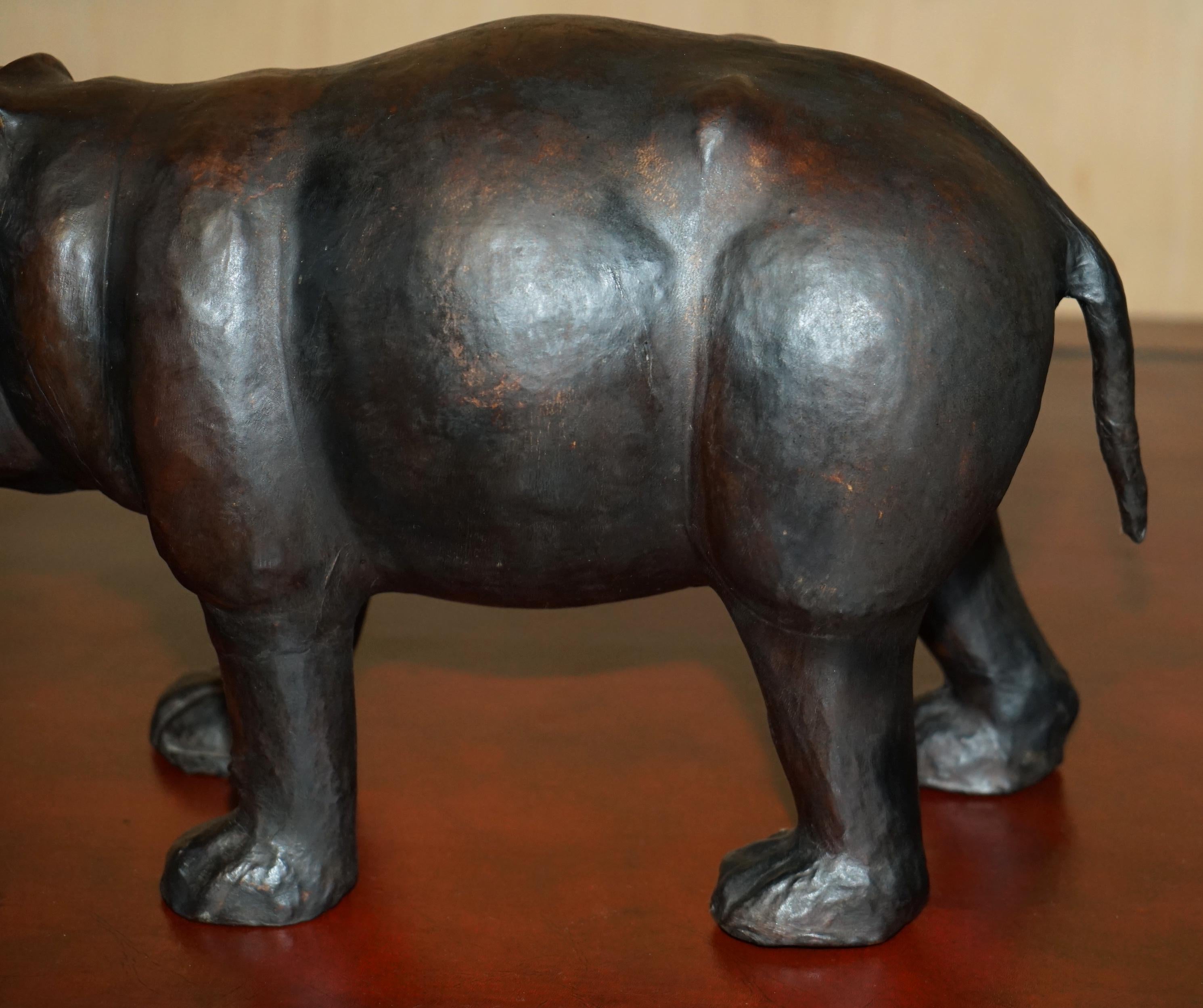 HIPÓPOTAMO DE PIÉ DE CUERO MARRÓN OMERSA LONDRES DE COLECCIÓN en venta 3