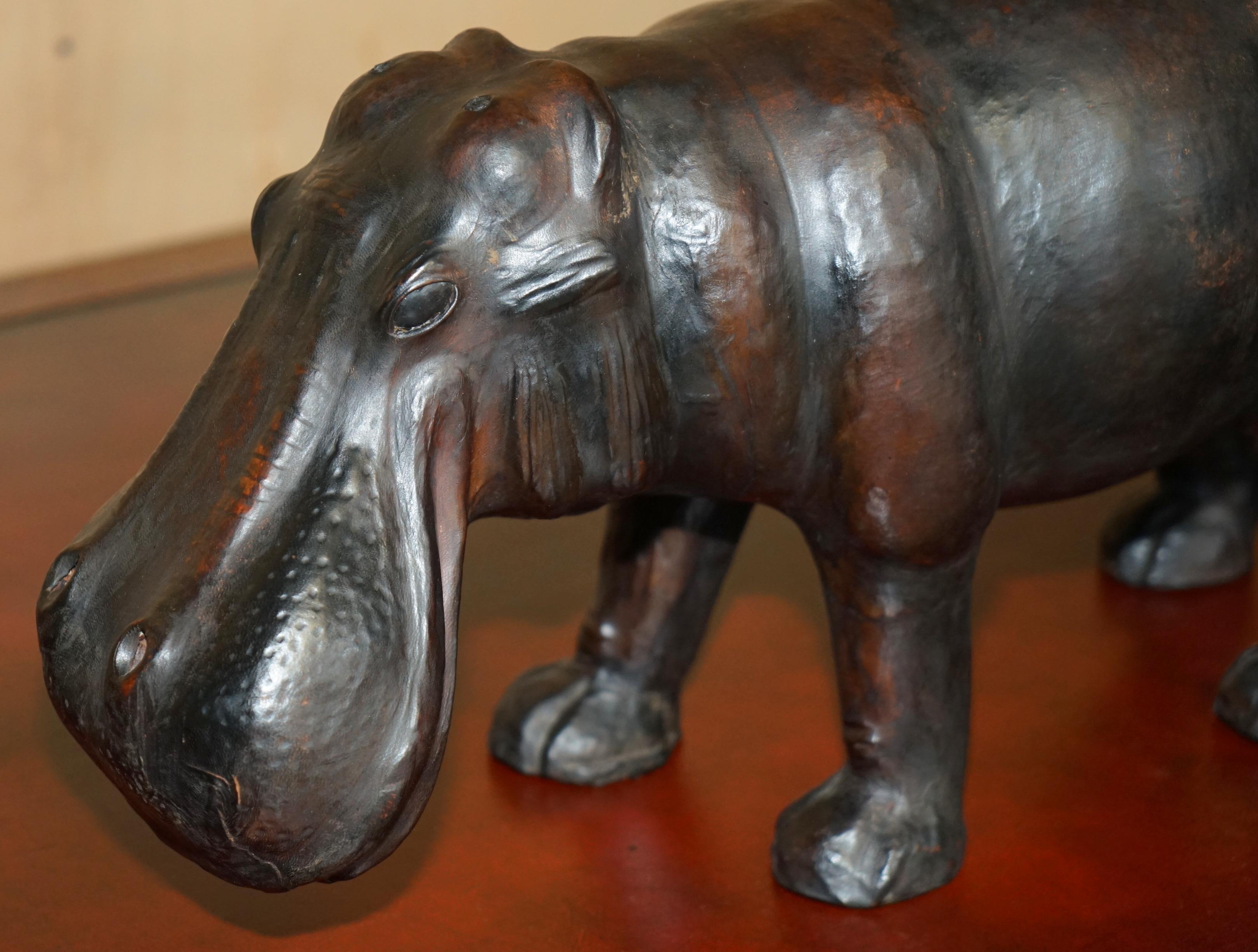 HIPÓPOTAMO DE PIÉ DE CUERO MARRÓN OMERSA LONDRES DE COLECCIÓN en venta 5
