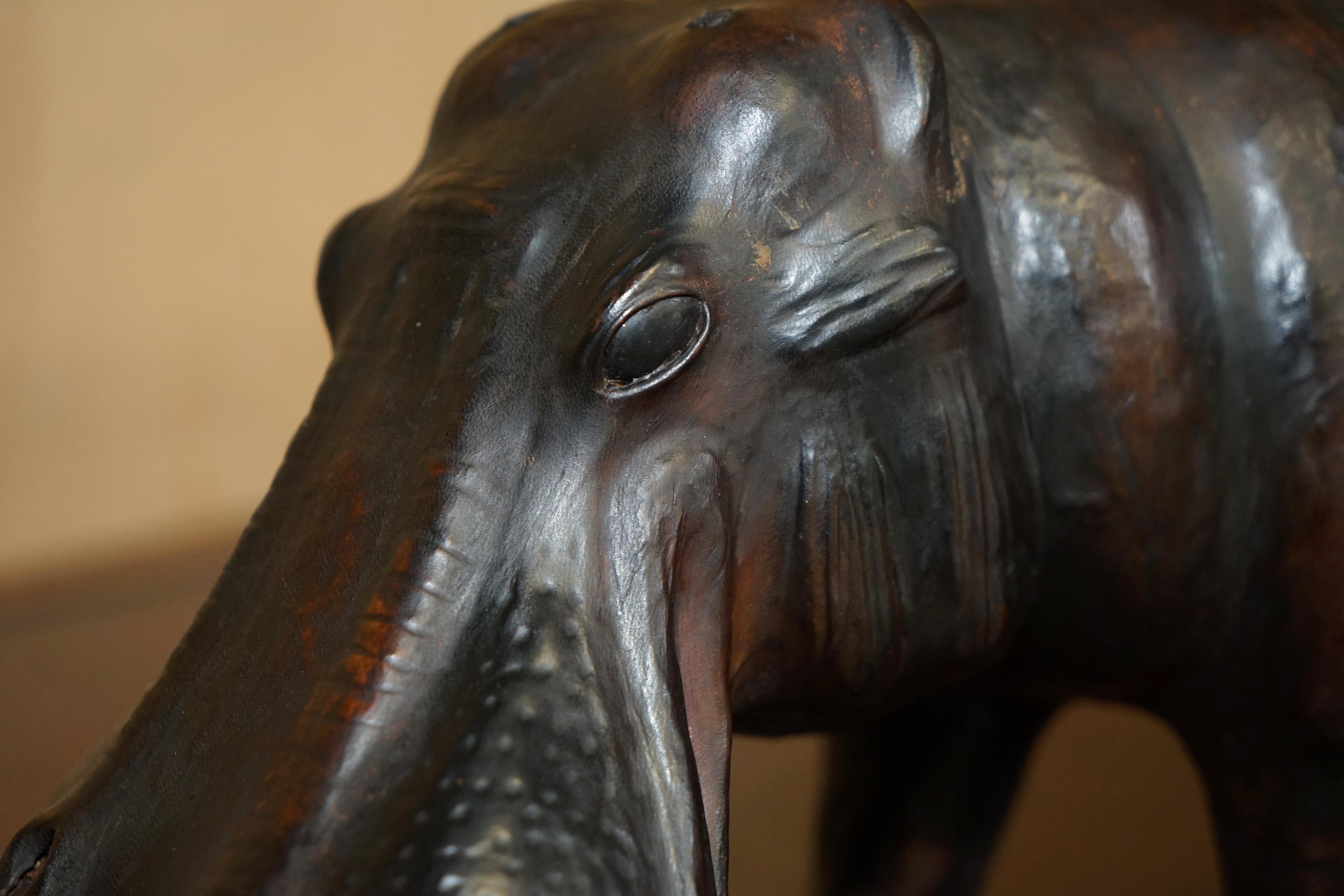 HIPÓPOTAMO DE PIÉ DE CUERO MARRÓN OMERSA LONDRES DE COLECCIÓN en venta 6